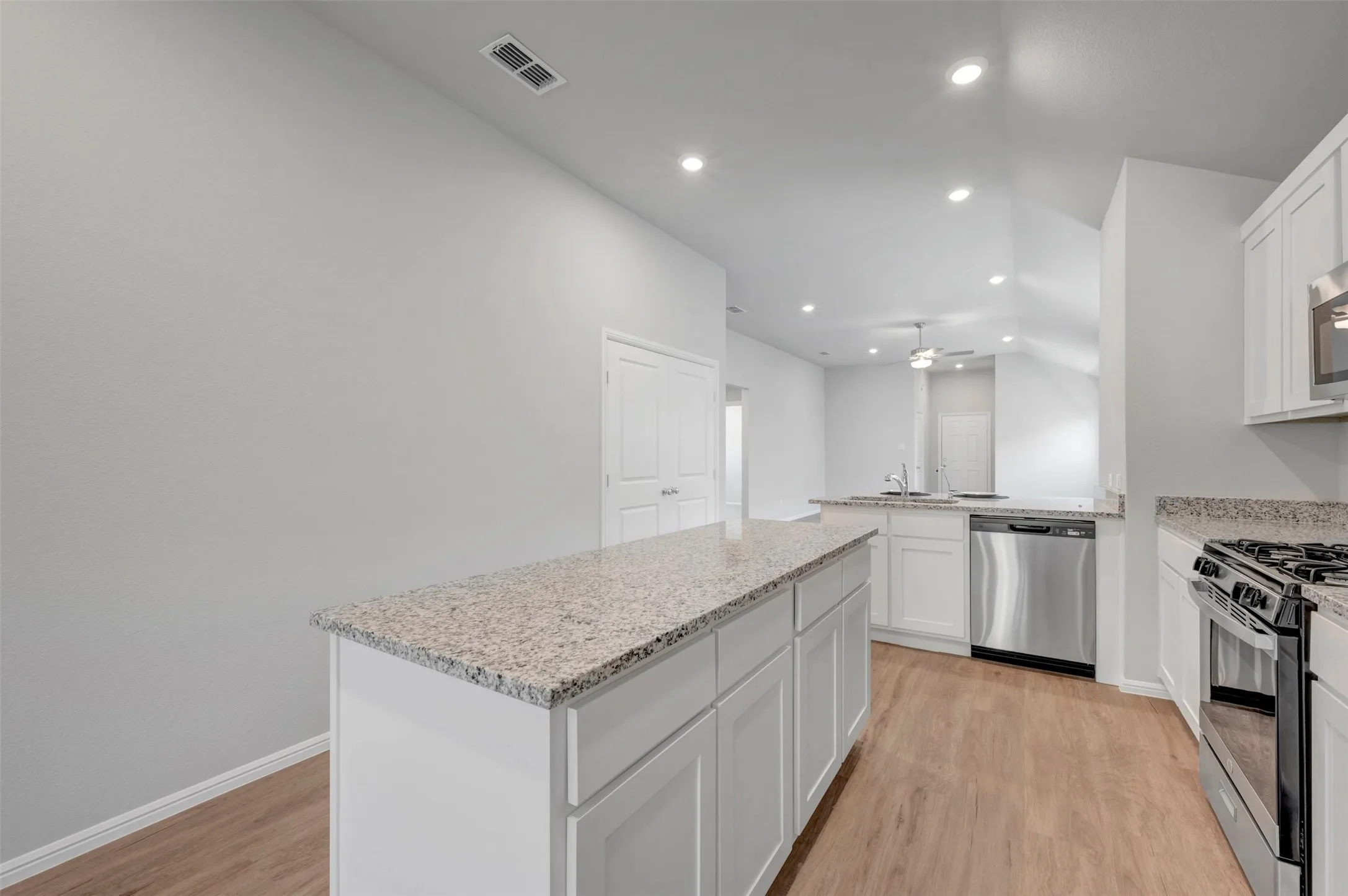 Single Family Residence For Sale in Grayson County , 1280 Tallowwood Trail, Van Alstyne, Texas 75495, 3 Bedroom, 2 Bathroom, 2 Garage spaces, 1,699 Sqft, built in 2026, mls#21304905, Real Estate Agent in Van Alstyne, Homes For Sale in Grayson county, Homes For Sale in Van Alstyne, Realtor in Van Alstyne Texas, Real Estate Brokerage Independent Realty Texas, Luminita Cordes Realtor