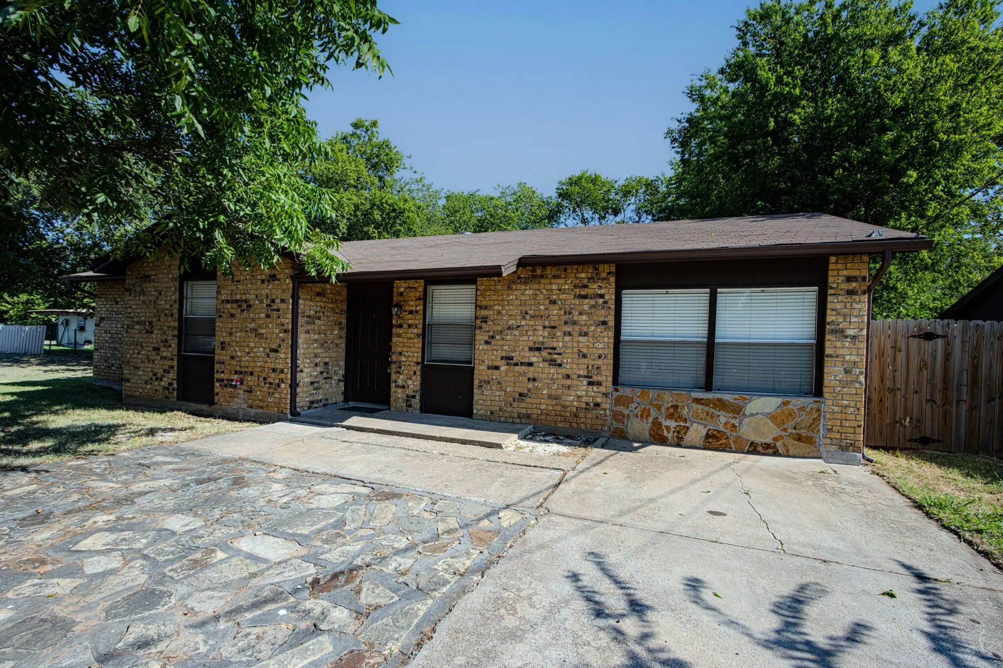 Single Family Residence For Sale in Palo Pinto County , 1205 SE 14th Street, Mineral Wells, Texas 76067, 3 Bedroom, 2 Bathroom, Garage spaces, 1,406 Sqft, built in 1979, mls#21323593, Real Estate Agent in Mineral Wells, Homes For Sale in Palo Pinto county, Homes For Sale in Mineral Wells, Realtor in Mineral Wells Texas, Real Estate Brokerage Independent Realty Texas, Luminita Cordes Realtor