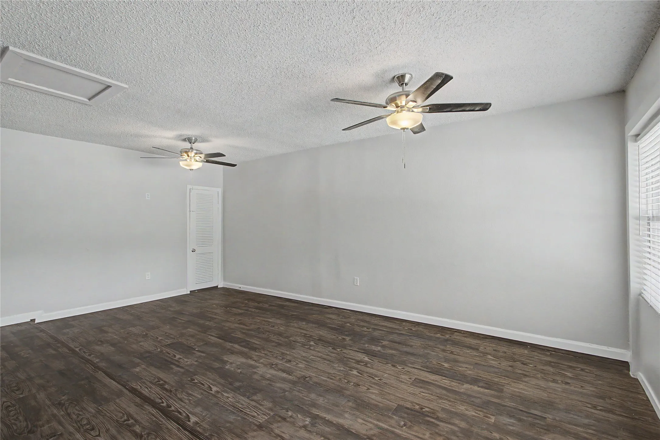 Single Family Residence For Sale in Palo Pinto County , 1205 SE 14th Street, Mineral Wells, Texas 76067, 3 Bedroom, 2 Bathroom, Garage spaces, 1,406 Sqft, built in 1979, mls#21323593, Real Estate Agent in Mineral Wells, Homes For Sale in Palo Pinto county, Homes For Sale in Mineral Wells, Realtor in Mineral Wells Texas, Real Estate Brokerage Independent Realty Texas, Luminita Cordes Realtor