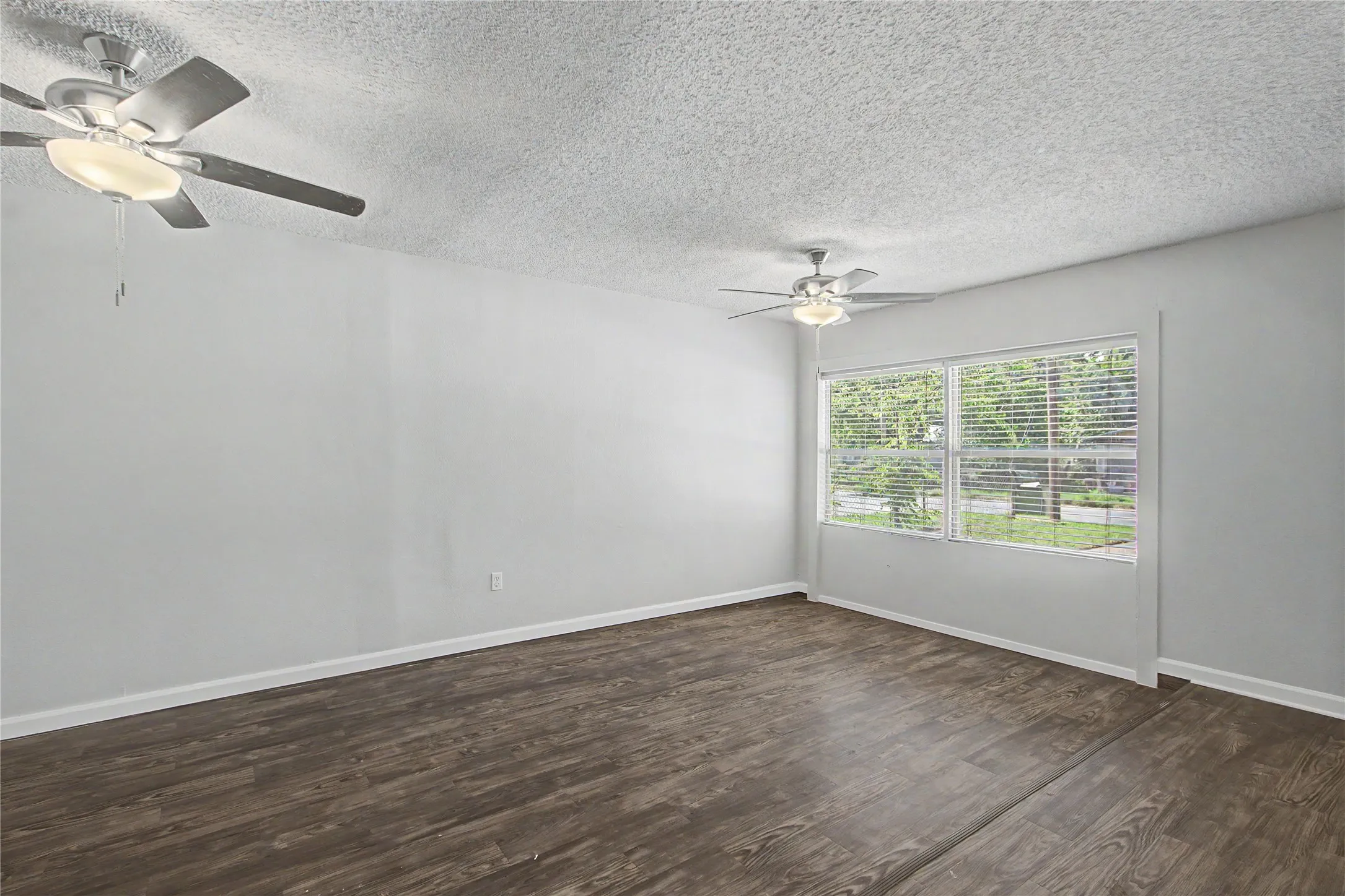 Single Family Residence For Sale in Palo Pinto County , 1205 SE 14th Street, Mineral Wells, Texas 76067, 3 Bedroom, 2 Bathroom, Garage spaces, 1,406 Sqft, built in 1979, mls#21323593, Real Estate Agent in Mineral Wells, Homes For Sale in Palo Pinto county, Homes For Sale in Mineral Wells, Realtor in Mineral Wells Texas, Real Estate Brokerage Independent Realty Texas, Luminita Cordes Realtor