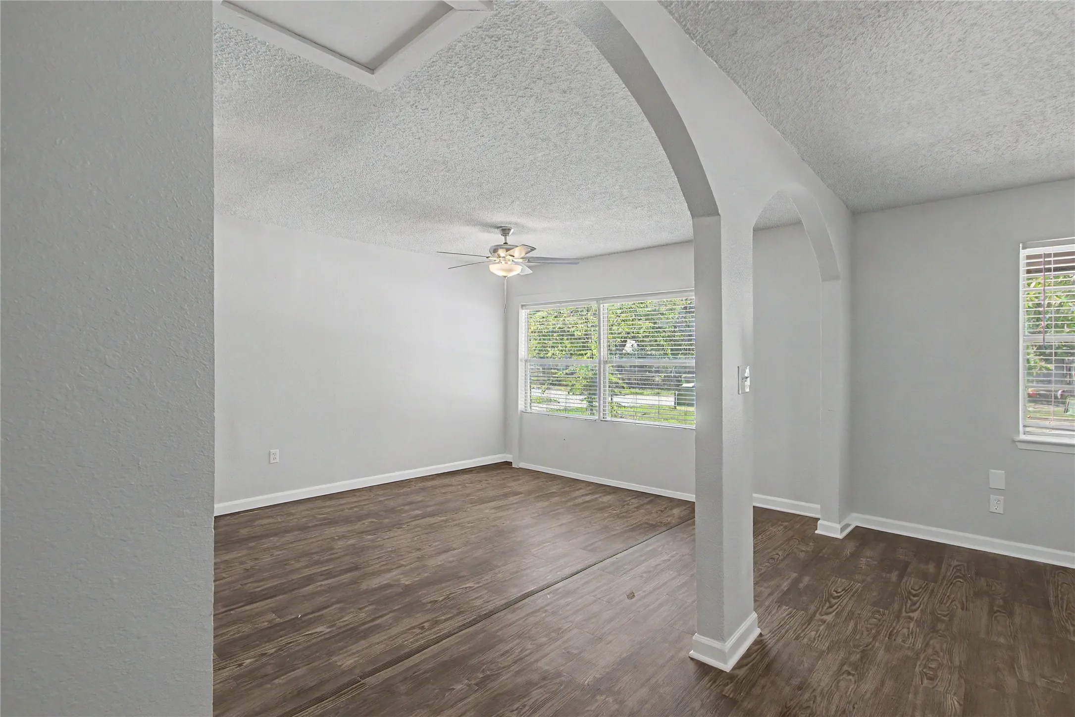 Single Family Residence For Sale in Palo Pinto County , 1205 SE 14th Street, Mineral Wells, Texas 76067, 3 Bedroom, 2 Bathroom, Garage spaces, 1,406 Sqft, built in 1979, mls#21323593, Real Estate Agent in Mineral Wells, Homes For Sale in Palo Pinto county, Homes For Sale in Mineral Wells, Realtor in Mineral Wells Texas, Real Estate Brokerage Independent Realty Texas, Luminita Cordes Realtor