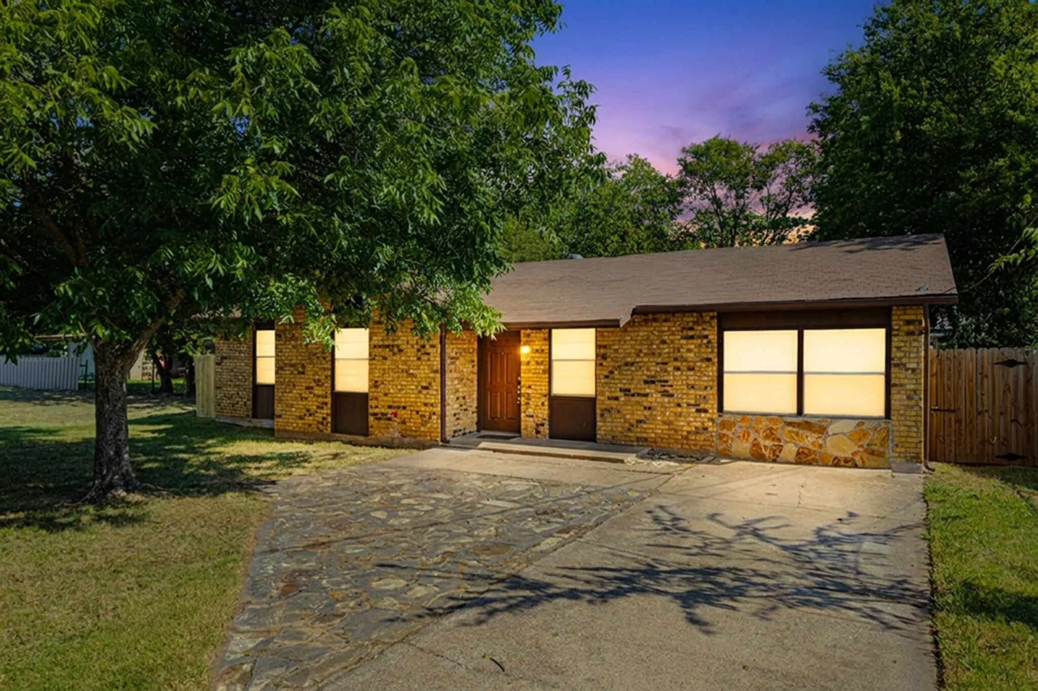 Single Family Residence For Sale in Palo Pinto County , 1205 SE 14th Street, Mineral Wells, Texas 76067, 3 Bedroom, 2 Bathroom, Garage spaces, 1,406 Sqft, built in 1979, mls#21323593, Real Estate Agent in Mineral Wells, Homes For Sale in Palo Pinto county, Homes For Sale in Mineral Wells, Realtor in Mineral Wells Texas, Real Estate Brokerage Independent Realty Texas, Luminita Cordes Realtor