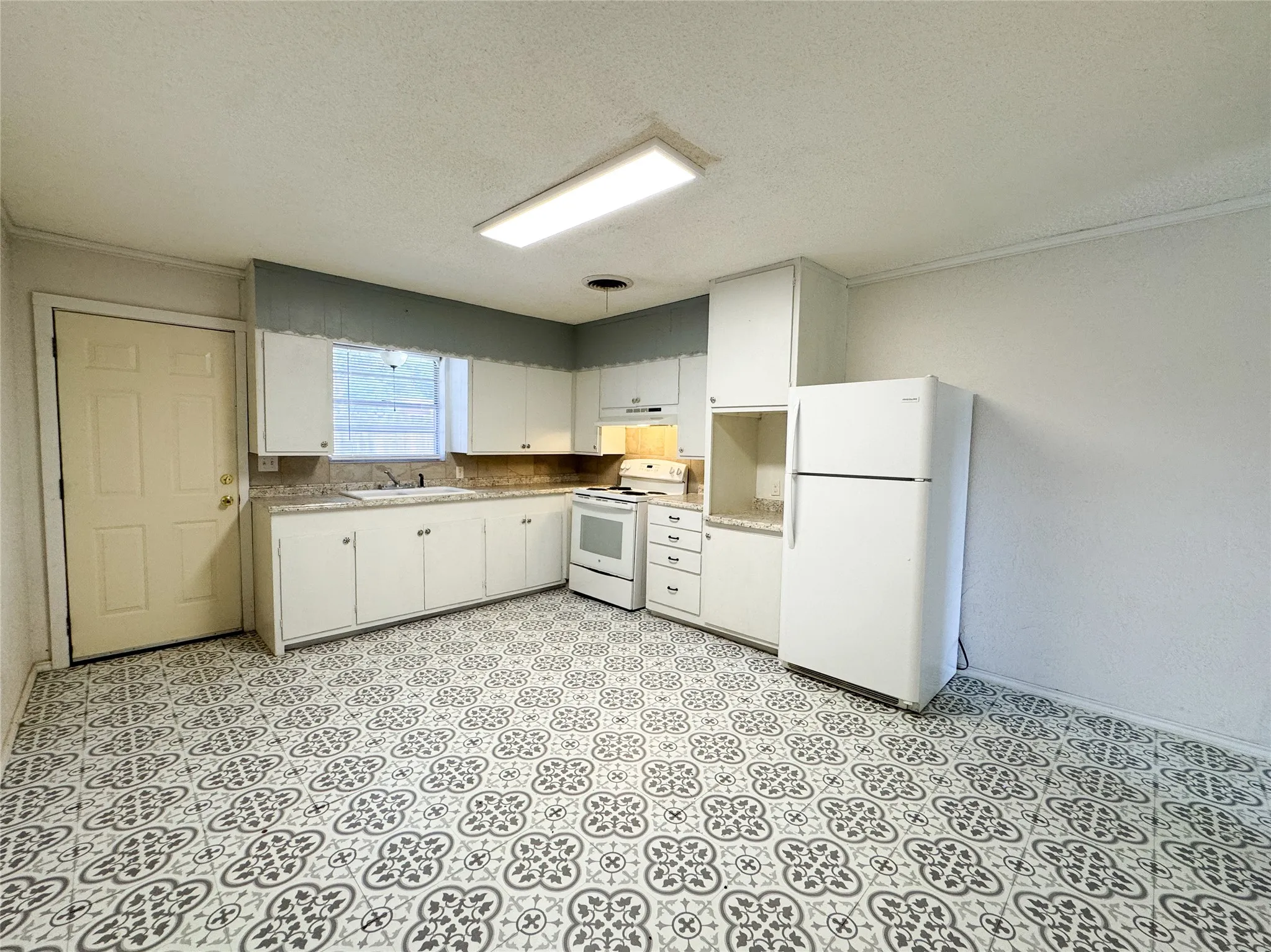 Condominium For Sale in Haskell County , 705 N Avenue E 2, Haskell, Texas 79521, 12 Bedrooms, 6 Bathrooms, Garage spaces, 5,966 Sqft, built in 1963, Price $600,000, mls#21322860, Real Estate Agent in Haskell, Homes For Sale in Haskell county, Homes For Sale in Haskell, Realtor in Haskell Texas, Real Estate Brokerage Independent Realty Texas, Luminita Cordes Realtor