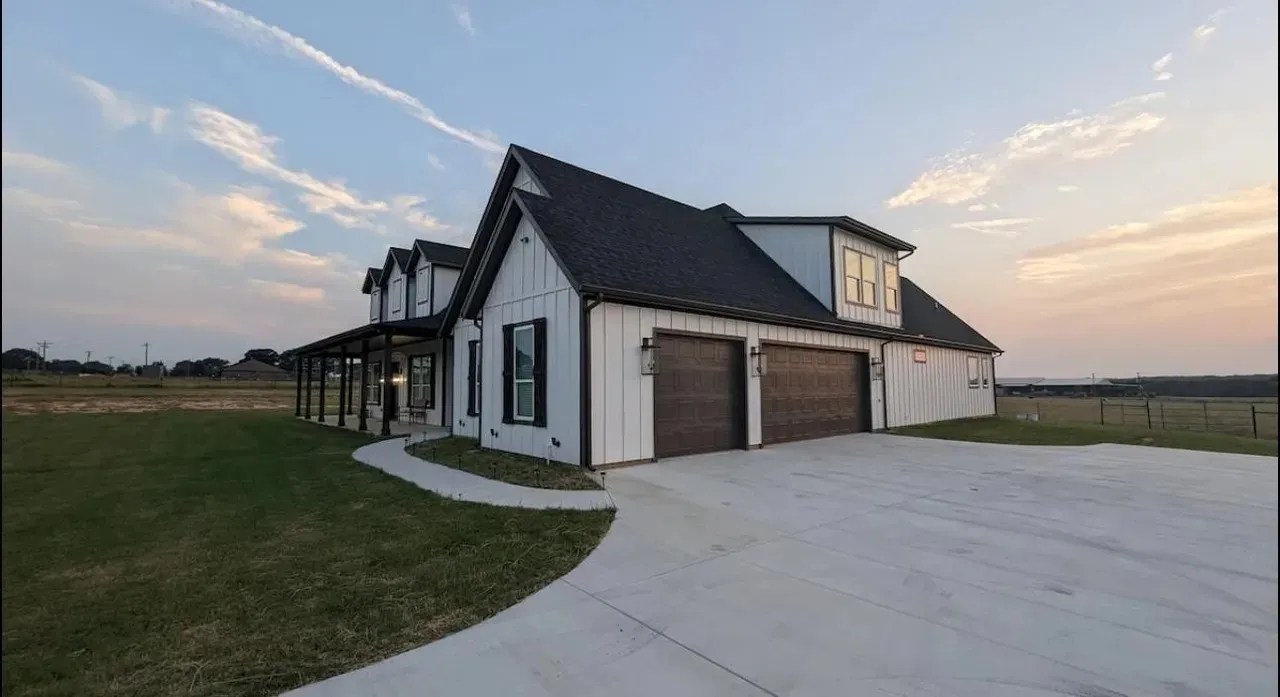 Single Family Residence For Sale in Wise County , 886 COUNTY ROAD 3341, Paradise, Texas 76073, 5 Bedrooms, 5 Bathrooms, 3 Garage spaces, 4,453 Sqft, built in 2022, Price $995,000, mls#21323527, Real Estate Agent in Paradise, Homes For Sale in Wise county, Homes For Sale in Paradise, Realtor in Paradise Texas, Real Estate Brokerage Independent Realty Texas, Luminita Cordes Realtor