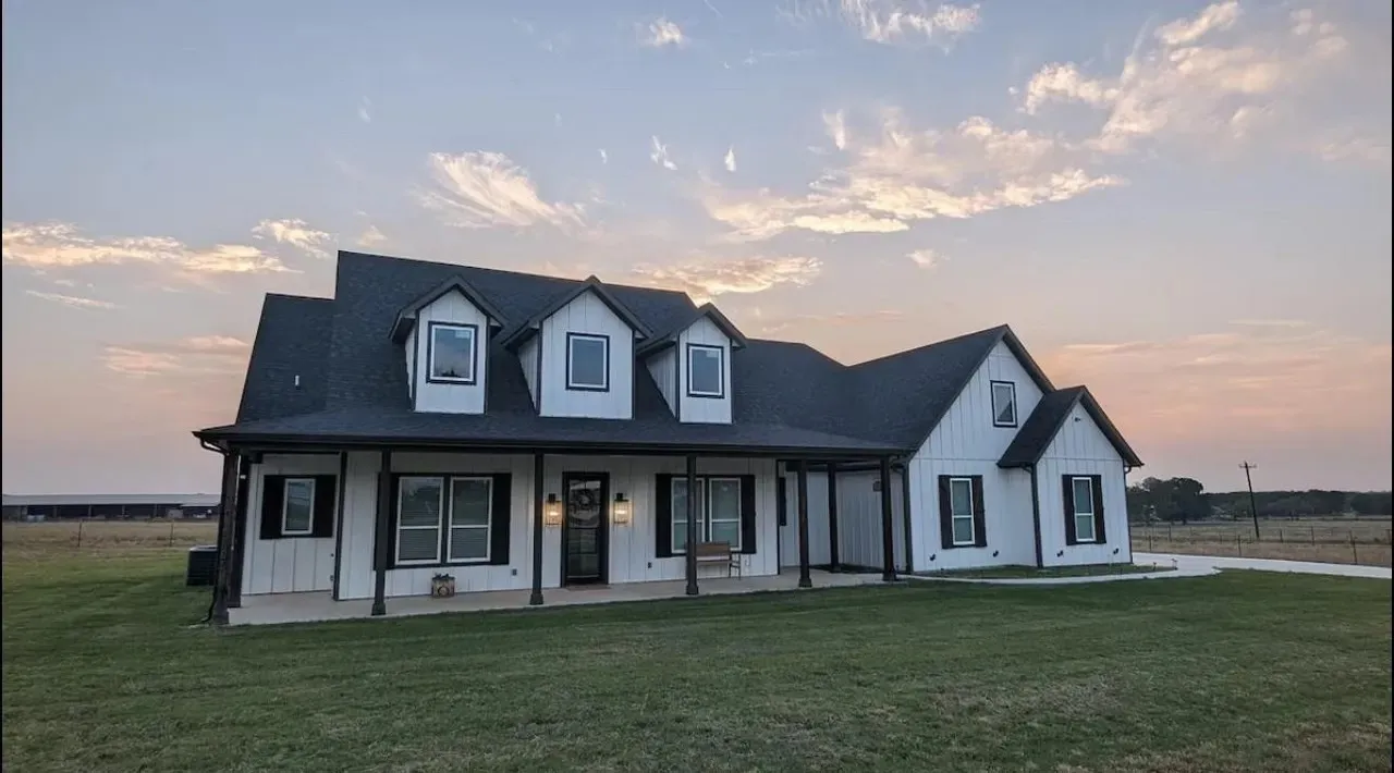 Single Family Residence For Sale in Wise County , 886 COUNTY ROAD 3341, Paradise, Texas 76073, 5 Bedrooms, 5 Bathrooms, 3 Garage spaces, 4,453 Sqft, built in 2022, Price $995,000, mls#21323527, Real Estate Agent in Paradise, Homes For Sale in Wise county, Homes For Sale in Paradise, Realtor in Paradise Texas, Real Estate Brokerage Independent Realty Texas, Luminita Cordes Realtor