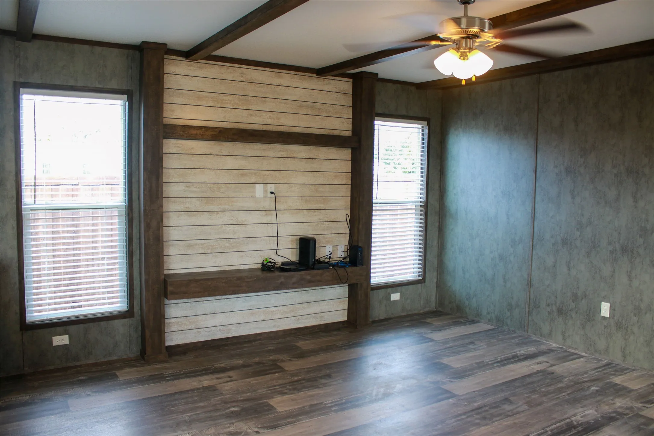 Manufactured Home For Sale in Hood County , 8529 Weems Estate Drive, Granbury, Texas 76048, 3 Bedroom, 2 Bathroom, Garage spaces, 1,191 Sqft, built in 2023, mls#21319775, Real Estate Agent in Granbury, Homes For Sale in Hood county, Homes For Sale in Granbury, Realtor in Granbury Texas, Real Estate Brokerage Independent Realty Texas, Luminita Cordes Realtor