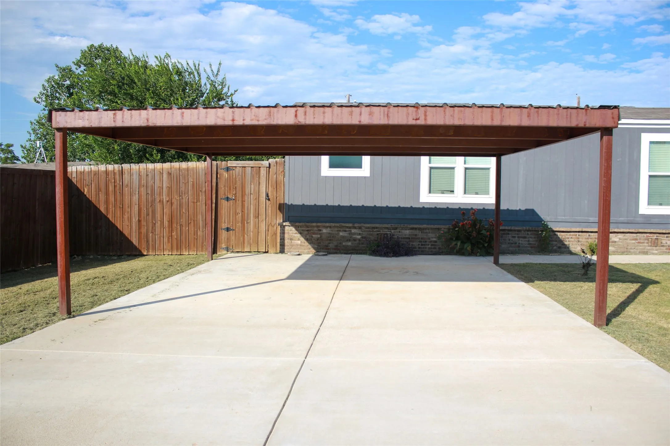 Manufactured Home For Sale in Hood County , 8529 Weems Estate Drive, Granbury, Texas 76048, 3 Bedroom, 2 Bathroom, Garage spaces, 1,191 Sqft, built in 2023, mls#21319775, Real Estate Agent in Granbury, Homes For Sale in Hood county, Homes For Sale in Granbury, Realtor in Granbury Texas, Real Estate Brokerage Independent Realty Texas, Luminita Cordes Realtor
