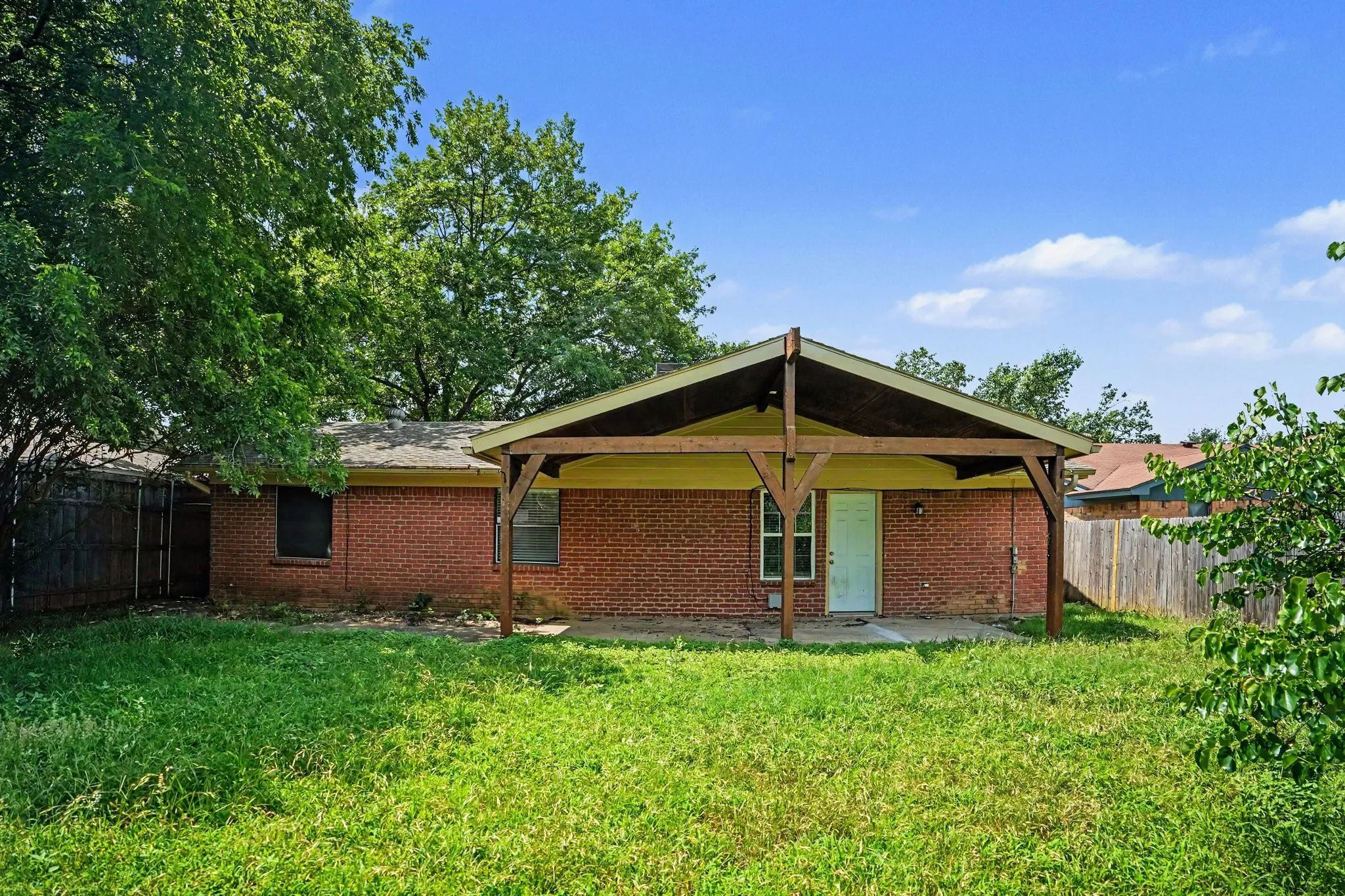 Large covered back porch porch.