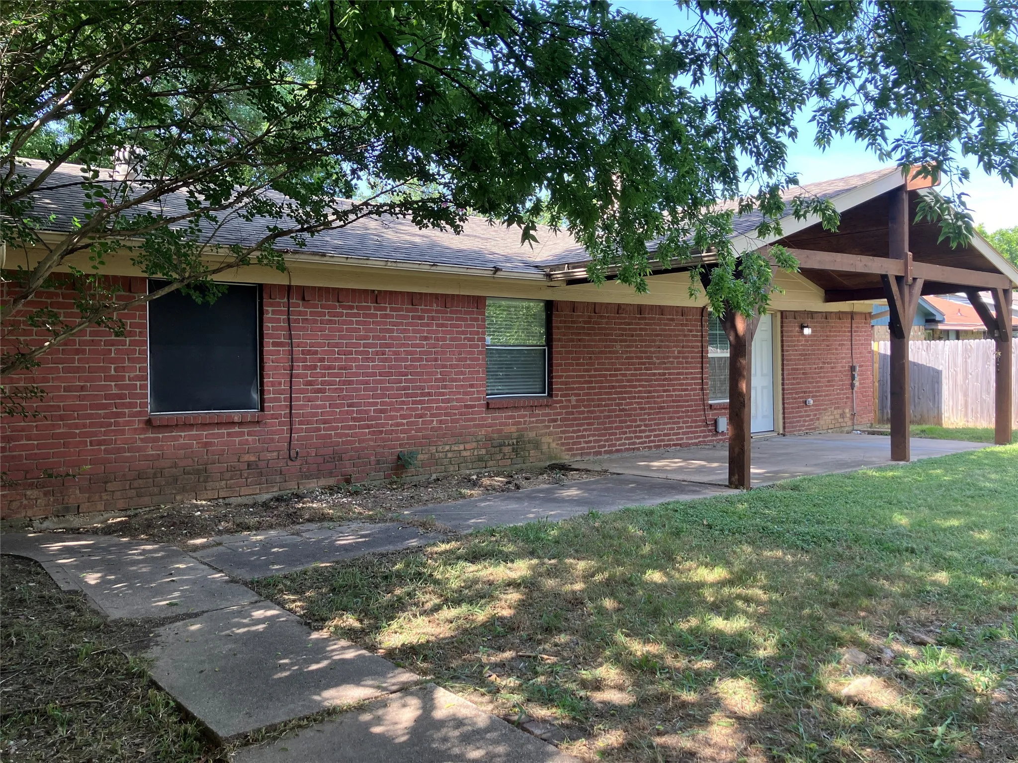 Single Family Residence For Sale in Tarrant County , 6641 Fair Meadows Drive, Watauga, Texas 76148, 4 Bedroom, 2 Bathroom, 2 Garage spaces, 1,367 Sqft, built in 1979, mls#21323673, Real Estate Agent in Watauga, Homes For Sale in Tarrant county, Homes For Sale in Watauga, Realtor in Watauga Texas, Real Estate Brokerage Independent Realty Texas, Luminita Cordes Realtor