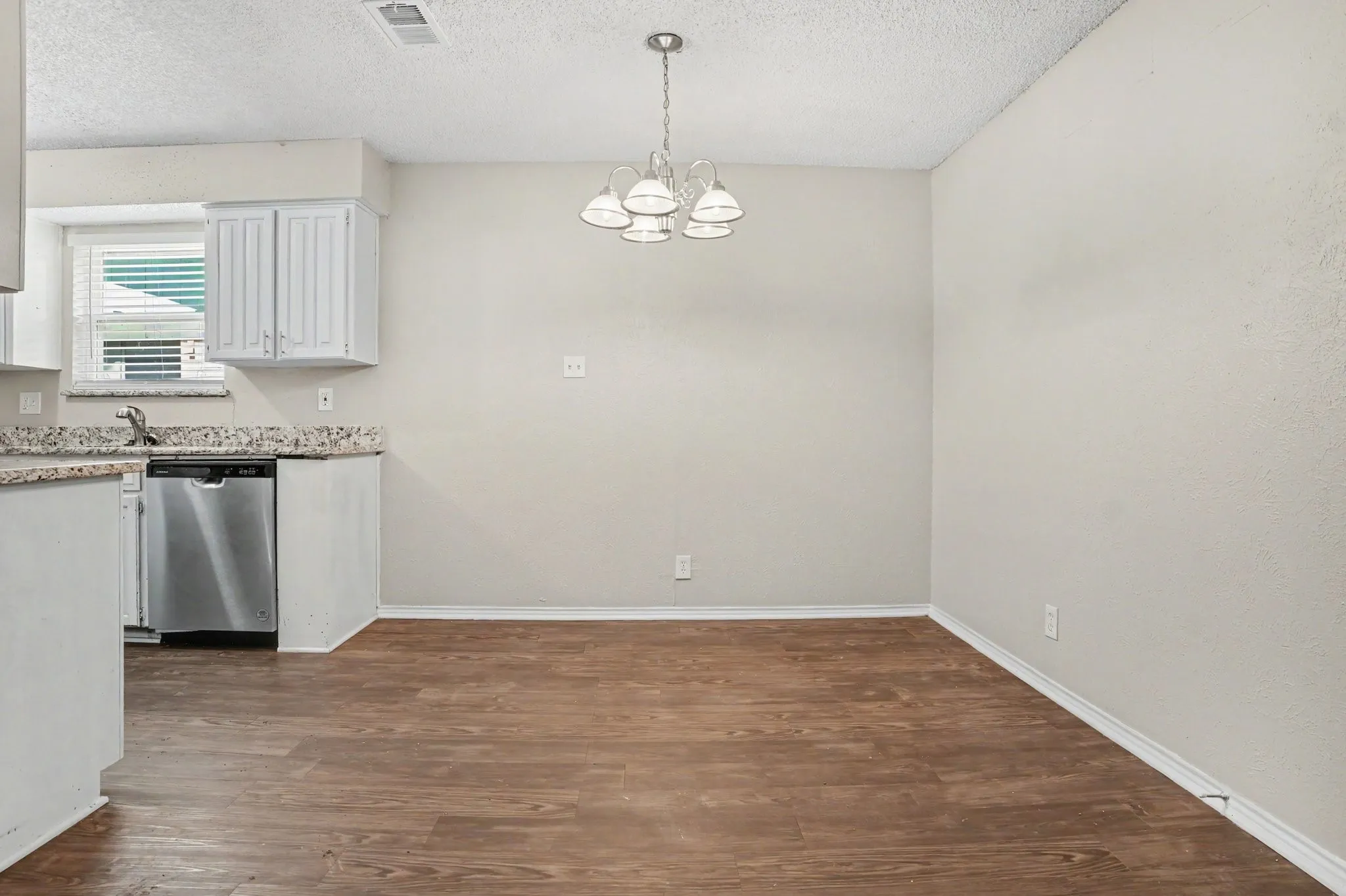 Dining area in the kitchen.