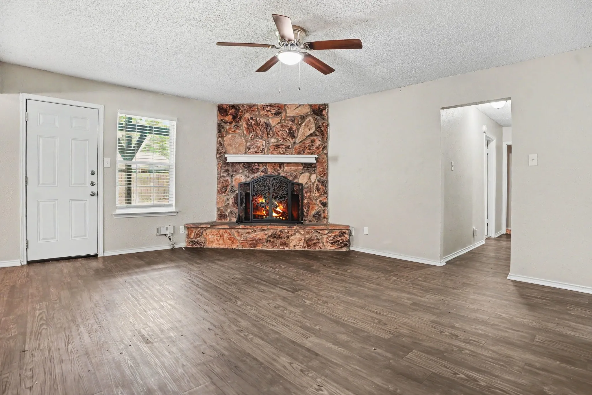 Single Family Residence For Sale in Tarrant County , 6641 Fair Meadows Drive, Watauga, Texas 76148, 4 Bedroom, 2 Bathroom, 2 Garage spaces, 1,367 Sqft, built in 1979, mls#21323673, Real Estate Agent in Watauga, Homes For Sale in Tarrant county, Homes For Sale in Watauga, Realtor in Watauga Texas, Real Estate Brokerage Independent Realty Texas, Luminita Cordes Realtor