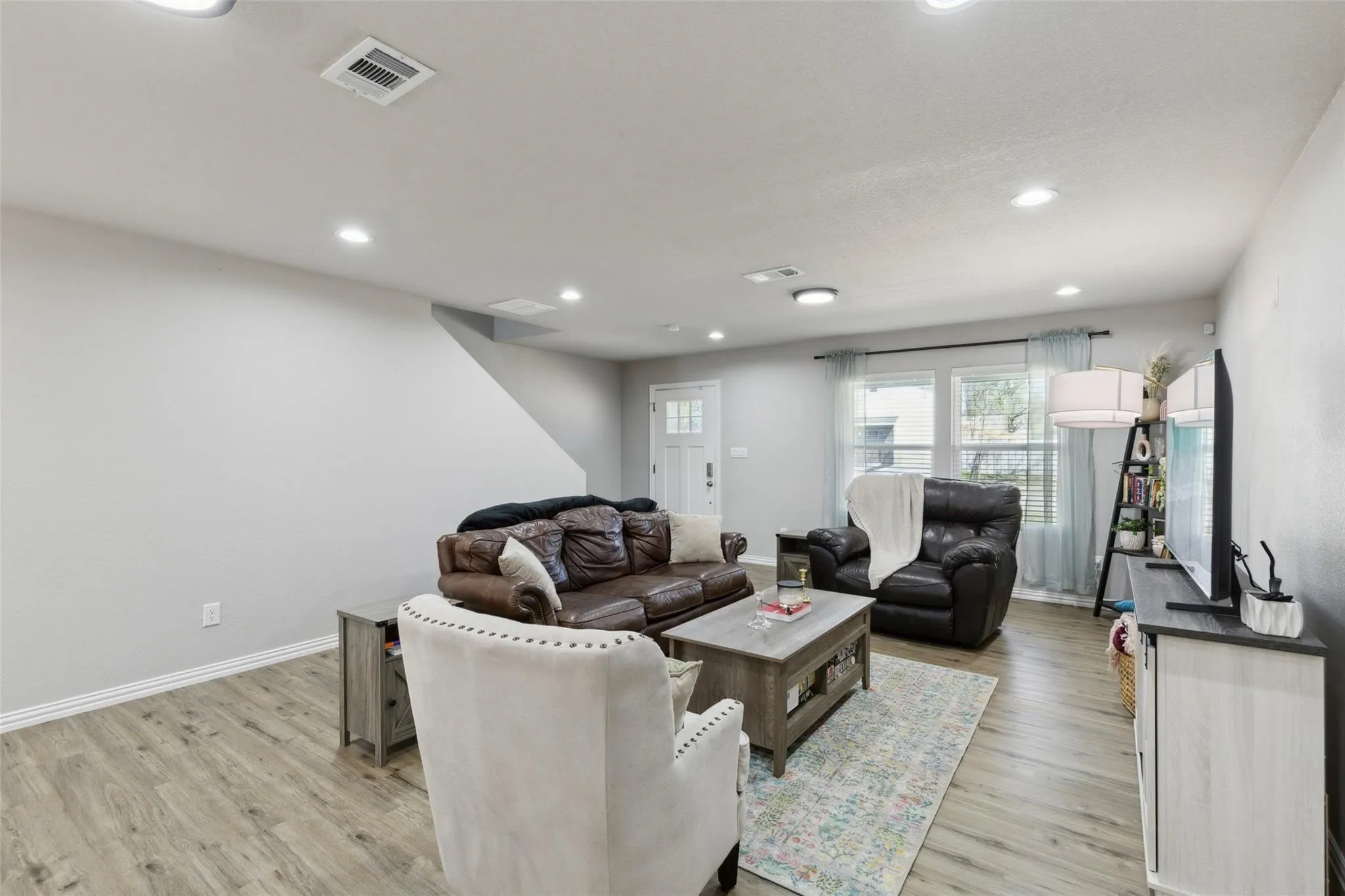 Duplex For Rent in Tarrant County , 5816 Grayson Street Street, Fort Worth, Texas 76119, 3 Bedroom, 3 Bathroom, Garage spaces, 1,250 Sqft, built in 2024, mls#21323687, Real Estate Agent in Fort Worth, Homes For Rent in Tarrant county, Homes For Rent in Fort Worth, Realtor in Fort Worth Texas, Real Estate Brokerage Independent Realty Texas, Luminita Cordes Realtor