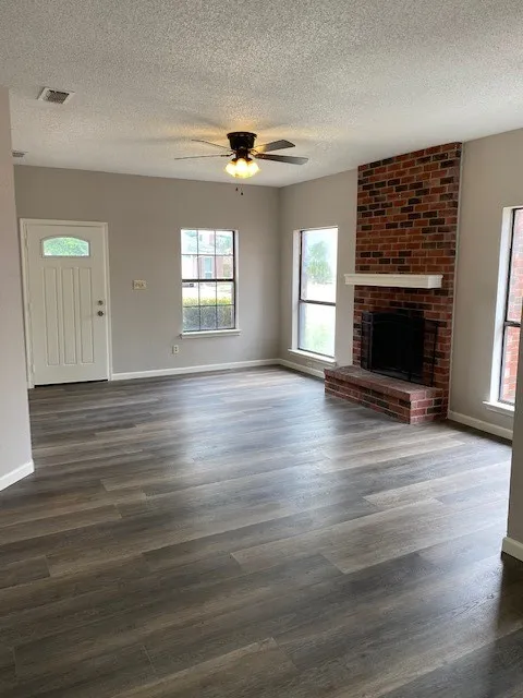 Single Family Residence For Rent in Tarrant County , 805 Melville Drive, Arlington, Texas 76015, 3 Bedroom, 2 Bathroom, 2 Garage spaces, 1,146 Sqft, built in 1986, mls#21323691, Real Estate Agent in Arlington, Homes For Rent in Tarrant county, Homes For Rent in Arlington, Realtor in Arlington Texas, Real Estate Brokerage Independent Realty Texas, Luminita Cordes Realtor