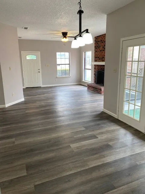Single Family Residence For Rent in Tarrant County , 805 Melville Drive, Arlington, Texas 76015, 3 Bedroom, 2 Bathroom, 2 Garage spaces, 1,146 Sqft, built in 1986, mls#21323691, Real Estate Agent in Arlington, Homes For Rent in Tarrant county, Homes For Rent in Arlington, Realtor in Arlington Texas, Real Estate Brokerage Independent Realty Texas, Luminita Cordes Realtor