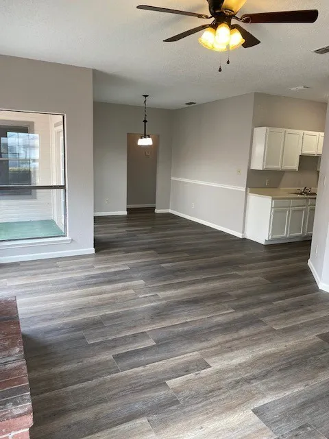 Single Family Residence For Rent in Tarrant County , 805 Melville Drive, Arlington, Texas 76015, 3 Bedroom, 2 Bathroom, 2 Garage spaces, 1,146 Sqft, built in 1986, mls#21323691, Real Estate Agent in Arlington, Homes For Rent in Tarrant county, Homes For Rent in Arlington, Realtor in Arlington Texas, Real Estate Brokerage Independent Realty Texas, Luminita Cordes Realtor