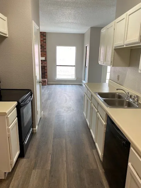 Single Family Residence For Rent in Tarrant County , 805 Melville Drive, Arlington, Texas 76015, 3 Bedroom, 2 Bathroom, 2 Garage spaces, 1,146 Sqft, built in 1986, mls#21323691, Real Estate Agent in Arlington, Homes For Rent in Tarrant county, Homes For Rent in Arlington, Realtor in Arlington Texas, Real Estate Brokerage Independent Realty Texas, Luminita Cordes Realtor