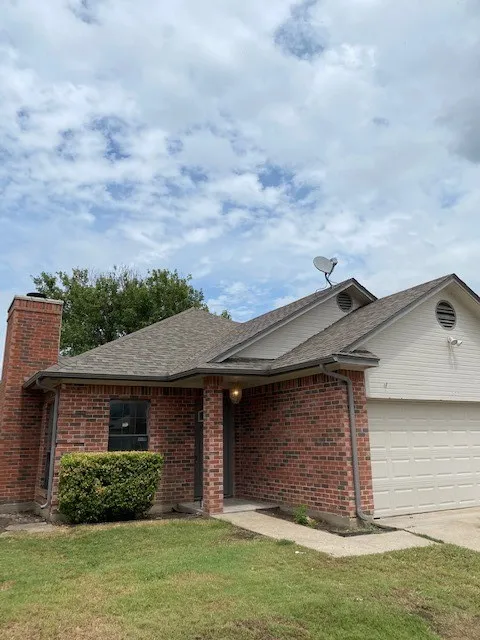 Single Family Residence For Rent in Tarrant County , 805 Melville Drive, Arlington, Texas 76015, 3 Bedroom, 2 Bathroom, 2 Garage spaces, 1,146 Sqft, built in 1986, mls#21323691, Real Estate Agent in Arlington, Homes For Rent in Tarrant county, Homes For Rent in Arlington, Realtor in Arlington Texas, Real Estate Brokerage Independent Realty Texas, Luminita Cordes Realtor