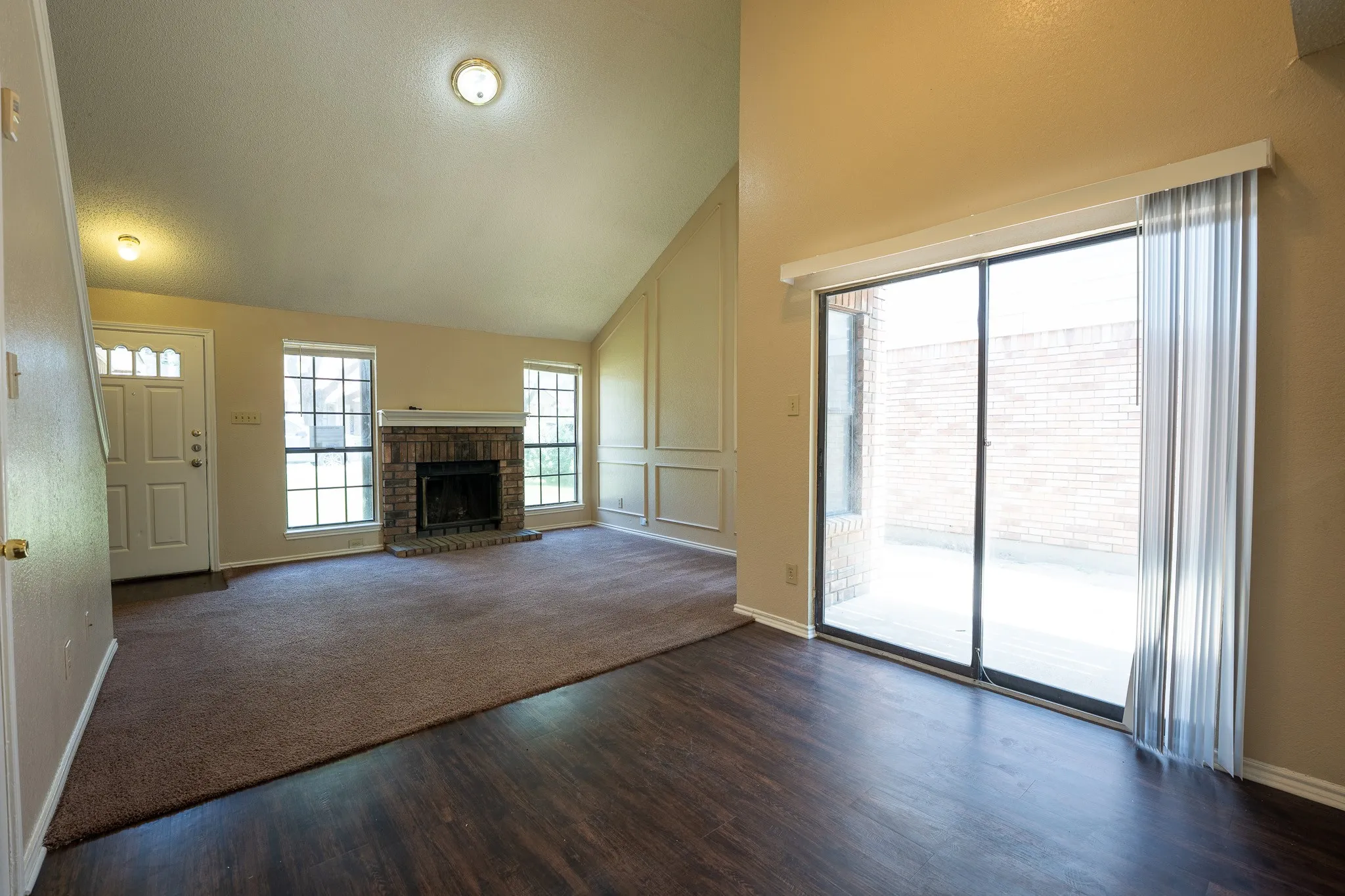 Single Family Residence For Rent in Dallas County , 2140 Norcross Drive, Mesquite, Texas 75149, 3 Bedroom, 2 Bathroom, 2 Garage spaces, 1,287 Sqft, built in 1985, mls#21323695, Real Estate Agent in Mesquite, Homes For Rent in Dallas county, Homes For Rent in Mesquite, Realtor in Mesquite Texas, Real Estate Brokerage Independent Realty Texas, Luminita Cordes Realtor