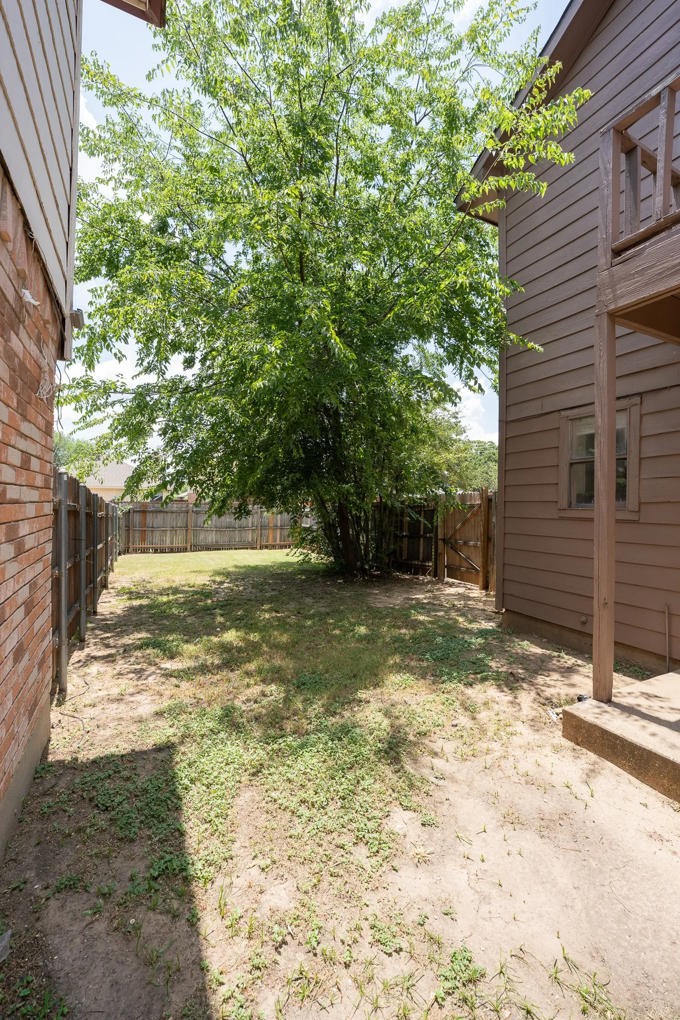 Single Family Residence For Rent in Dallas County , 2140 Norcross Drive, Mesquite, Texas 75149, 3 Bedroom, 2 Bathroom, 2 Garage spaces, 1,287 Sqft, built in 1985, mls#21323695, Real Estate Agent in Mesquite, Homes For Rent in Dallas county, Homes For Rent in Mesquite, Realtor in Mesquite Texas, Real Estate Brokerage Independent Realty Texas, Luminita Cordes Realtor