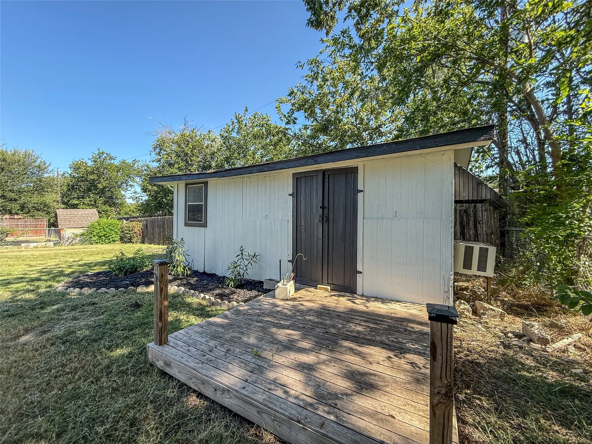 Single Family Residence For Sale in Dallas County , 3061 Old North Road, Farmers Branch, Texas 75234, 3 Bedroom, 2 Bathroom, 1 Garage spaces, 1,400 Sqft, built in 1960, mls#21322741, Real Estate Agent in Farmers Branch, Homes For Sale in Dallas county, Homes For Sale in Farmers Branch, Realtor in Farmers Branch Texas, Real Estate Brokerage Independent Realty Texas, Luminita Cordes Realtor
