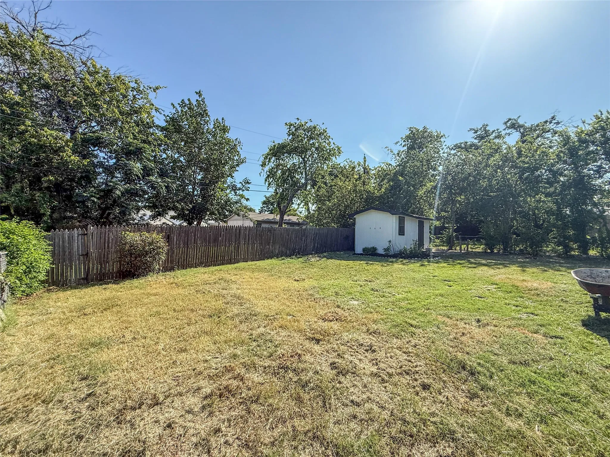 Single Family Residence For Sale in Dallas County , 3061 Old North Road, Farmers Branch, Texas 75234, 3 Bedroom, 2 Bathroom, 1 Garage spaces, 1,400 Sqft, built in 1960, mls#21322741, Real Estate Agent in Farmers Branch, Homes For Sale in Dallas county, Homes For Sale in Farmers Branch, Realtor in Farmers Branch Texas, Real Estate Brokerage Independent Realty Texas, Luminita Cordes Realtor