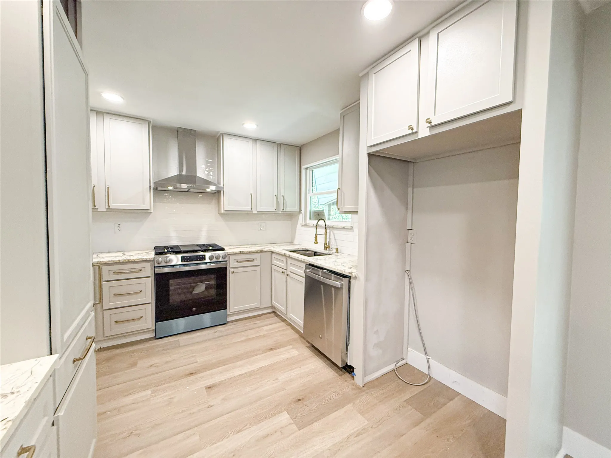 Single Family Residence For Sale in Dallas County , 3061 Old North Road, Farmers Branch, Texas 75234, 3 Bedroom, 2 Bathroom, 1 Garage spaces, 1,400 Sqft, built in 1960, mls#21322741, Real Estate Agent in Farmers Branch, Homes For Sale in Dallas county, Homes For Sale in Farmers Branch, Realtor in Farmers Branch Texas, Real Estate Brokerage Independent Realty Texas, Luminita Cordes Realtor