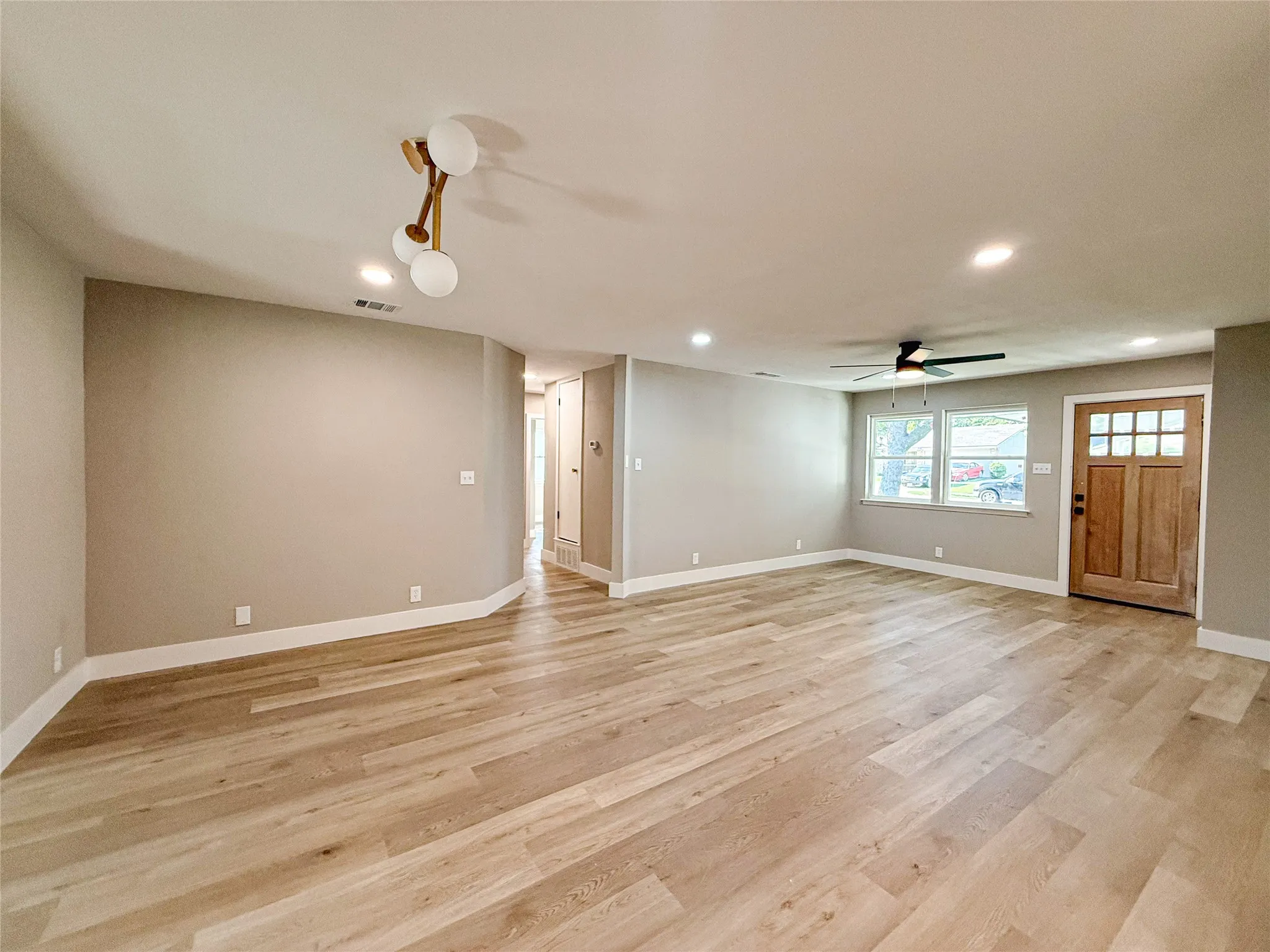 Single Family Residence For Sale in Dallas County , 3061 Old North Road, Farmers Branch, Texas 75234, 3 Bedroom, 2 Bathroom, 1 Garage spaces, 1,400 Sqft, built in 1960, mls#21322741, Real Estate Agent in Farmers Branch, Homes For Sale in Dallas county, Homes For Sale in Farmers Branch, Realtor in Farmers Branch Texas, Real Estate Brokerage Independent Realty Texas, Luminita Cordes Realtor