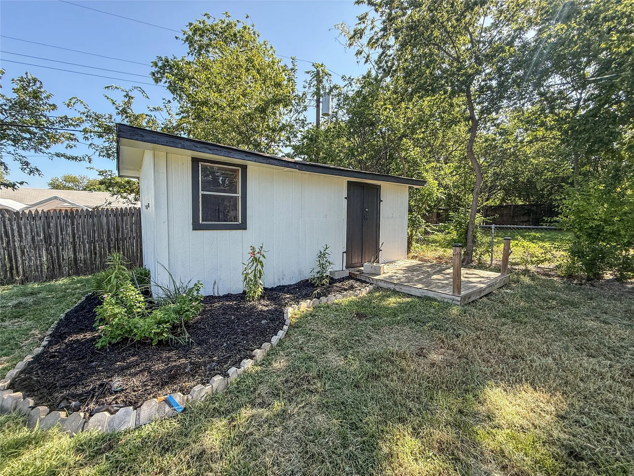 Single Family Residence For Sale in Dallas County , 3061 Old North Road, Farmers Branch, Texas 75234, 3 Bedroom, 2 Bathroom, 1 Garage spaces, 1,400 Sqft, built in 1960, mls#21322741, Real Estate Agent in Farmers Branch, Homes For Sale in Dallas county, Homes For Sale in Farmers Branch, Realtor in Farmers Branch Texas, Real Estate Brokerage Independent Realty Texas, Luminita Cordes Realtor