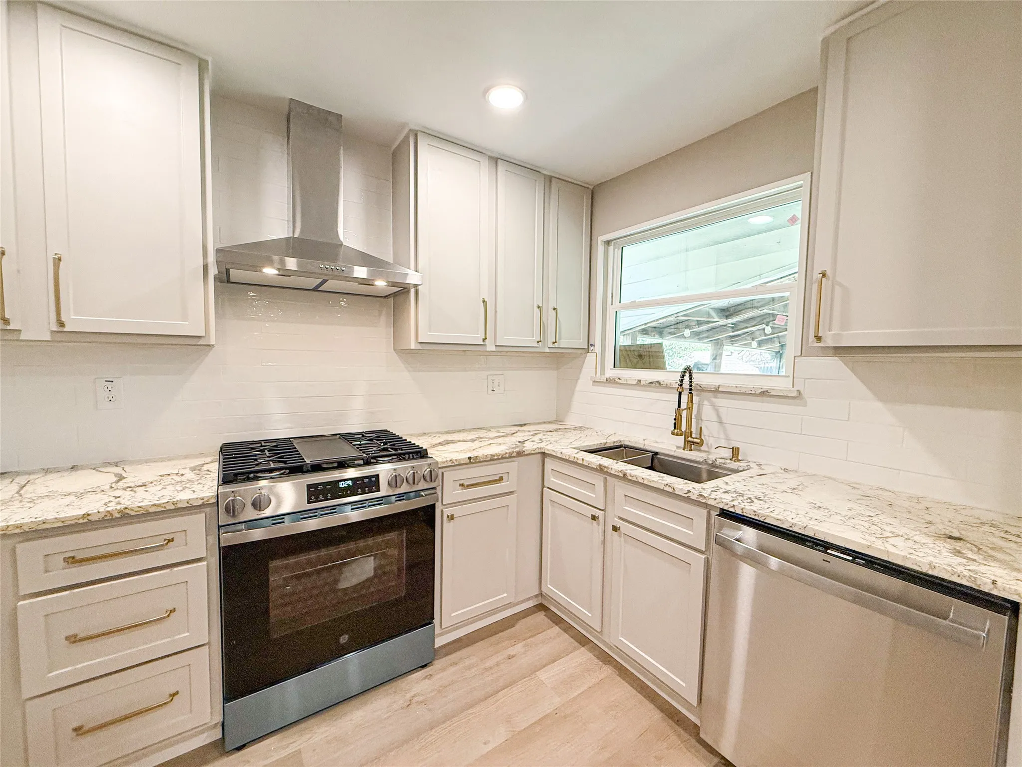 Single Family Residence For Sale in Dallas County , 3061 Old North Road, Farmers Branch, Texas 75234, 3 Bedroom, 2 Bathroom, 1 Garage spaces, 1,400 Sqft, built in 1960, mls#21322741, Real Estate Agent in Farmers Branch, Homes For Sale in Dallas county, Homes For Sale in Farmers Branch, Realtor in Farmers Branch Texas, Real Estate Brokerage Independent Realty Texas, Luminita Cordes Realtor