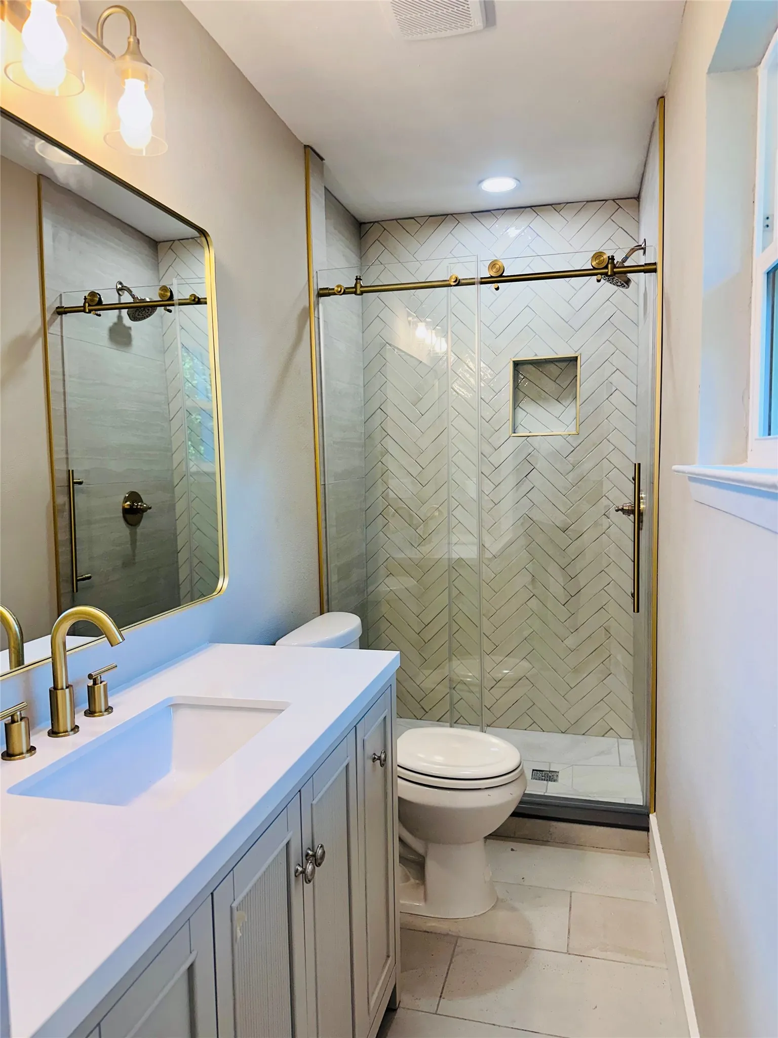 Single Family Residence For Sale in Dallas County , 3061 Old North Road, Farmers Branch, Texas 75234, 3 Bedroom, 2 Bathroom, 1 Garage spaces, 1,400 Sqft, built in 1960, mls#21322741, Real Estate Agent in Farmers Branch, Homes For Sale in Dallas county, Homes For Sale in Farmers Branch, Realtor in Farmers Branch Texas, Real Estate Brokerage Independent Realty Texas, Luminita Cordes Realtor