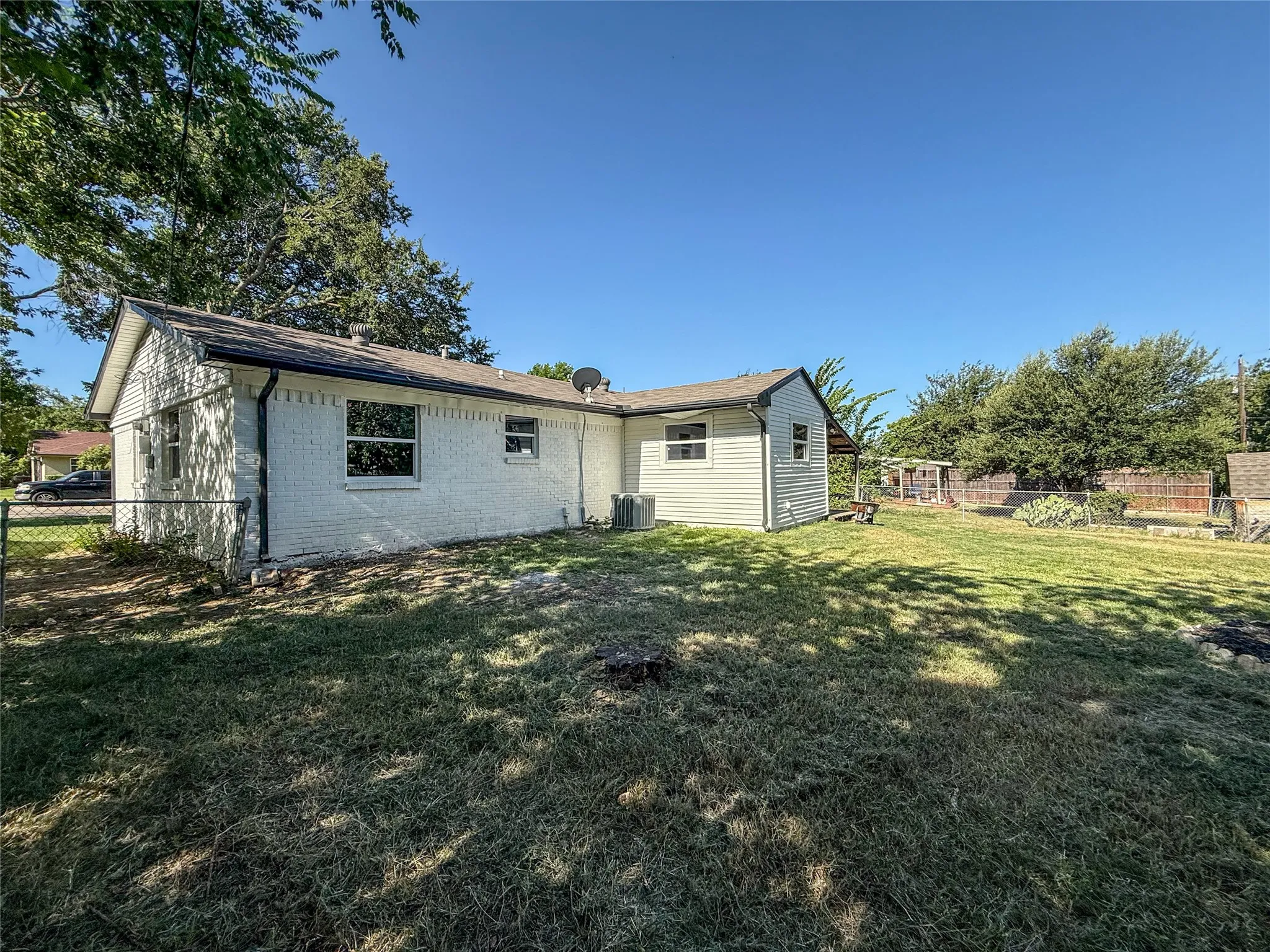 Single Family Residence For Sale in Dallas County , 3061 Old North Road, Farmers Branch, Texas 75234, 3 Bedroom, 2 Bathroom, 1 Garage spaces, 1,400 Sqft, built in 1960, mls#21322741, Real Estate Agent in Farmers Branch, Homes For Sale in Dallas county, Homes For Sale in Farmers Branch, Realtor in Farmers Branch Texas, Real Estate Brokerage Independent Realty Texas, Luminita Cordes Realtor