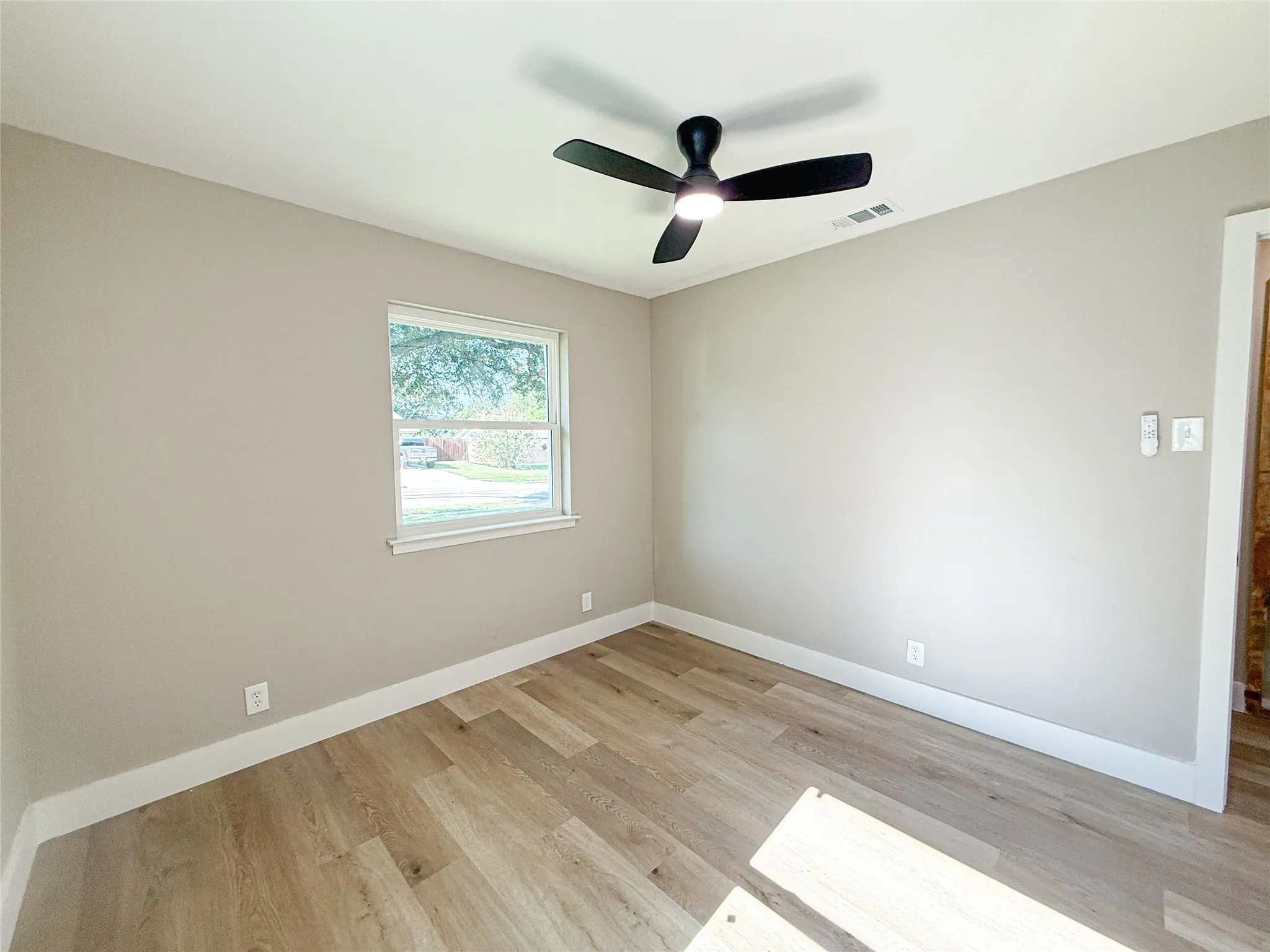 Single Family Residence For Sale in Dallas County , 3061 Old North Road, Farmers Branch, Texas 75234, 3 Bedroom, 2 Bathroom, 1 Garage spaces, 1,400 Sqft, built in 1960, mls#21322741, Real Estate Agent in Farmers Branch, Homes For Sale in Dallas county, Homes For Sale in Farmers Branch, Realtor in Farmers Branch Texas, Real Estate Brokerage Independent Realty Texas, Luminita Cordes Realtor