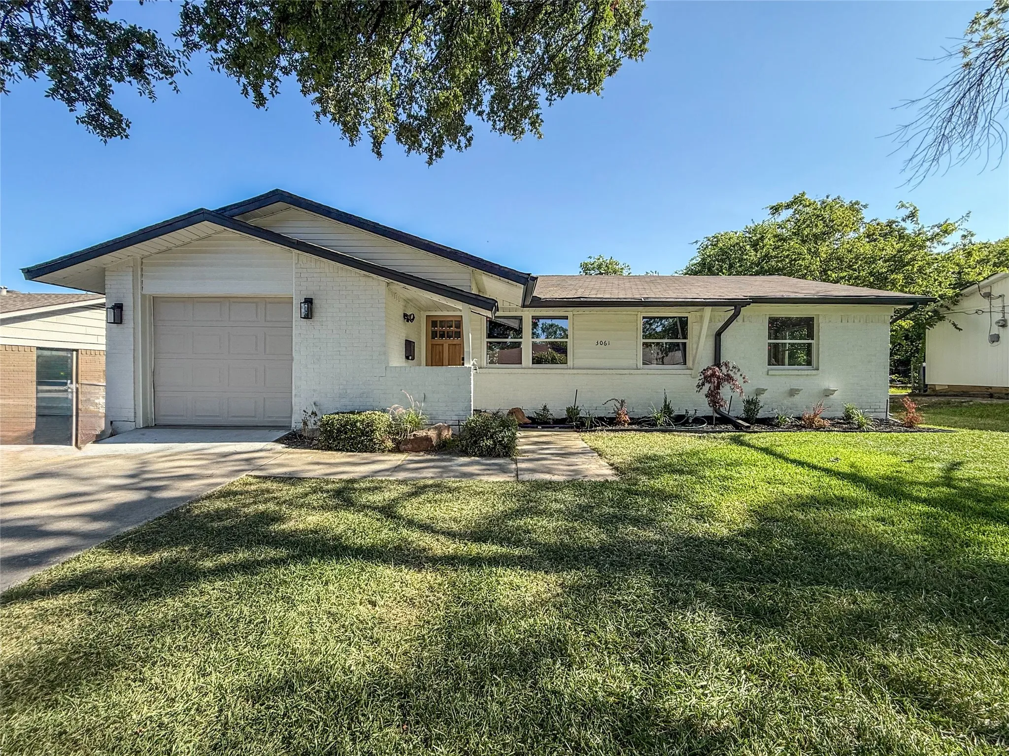 Single Family Residence For Sale in Dallas County , 3061 Old North Road, Farmers Branch, Texas 75234, 3 Bedroom, 2 Bathroom, 1 Garage spaces, 1,400 Sqft, built in 1960, mls#21322741, Real Estate Agent in Farmers Branch, Homes For Sale in Dallas county, Homes For Sale in Farmers Branch, Realtor in Farmers Branch Texas, Real Estate Brokerage Independent Realty Texas, Luminita Cordes Realtor