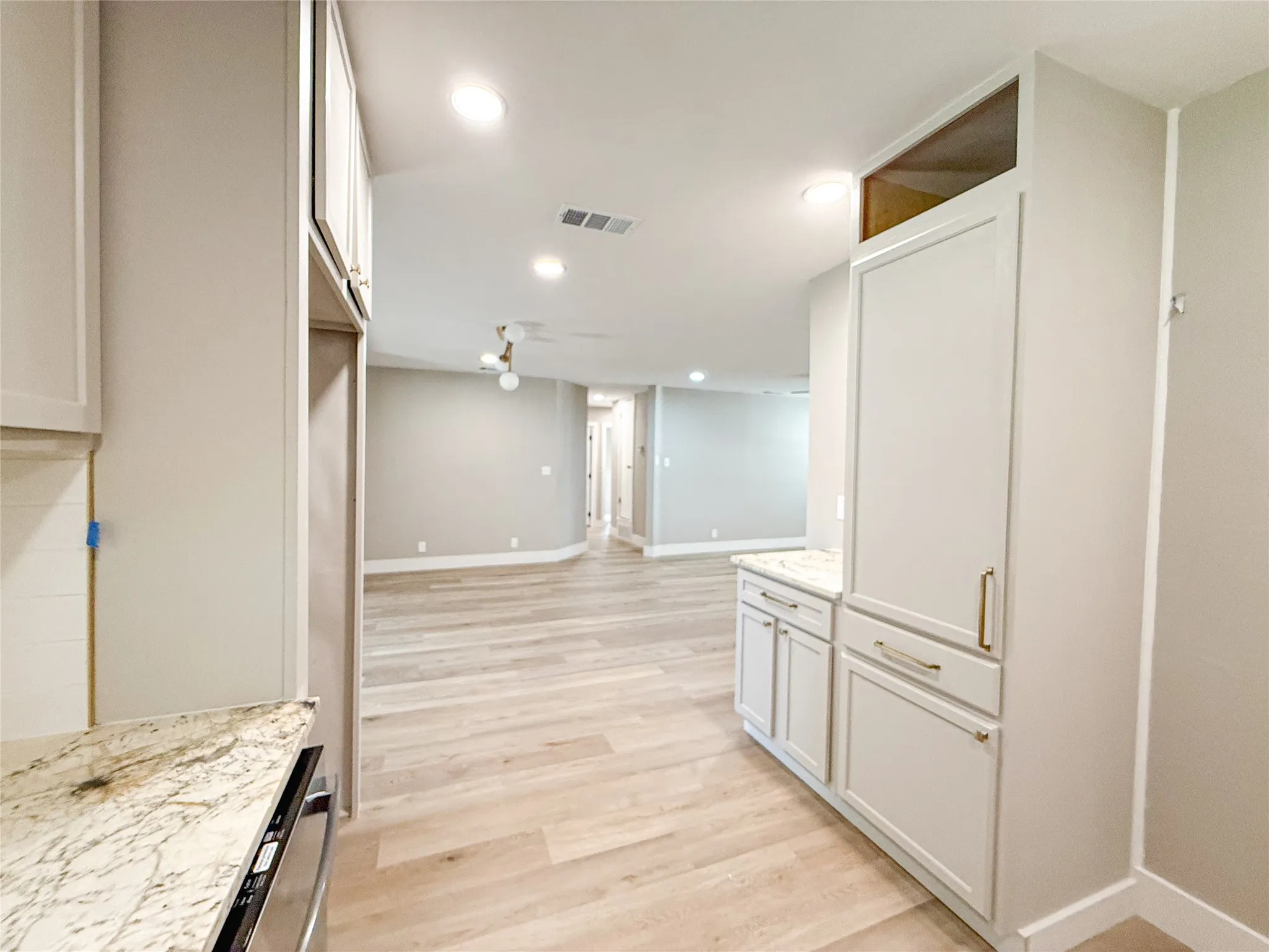 Single Family Residence For Sale in Dallas County , 3061 Old North Road, Farmers Branch, Texas 75234, 3 Bedroom, 2 Bathroom, 1 Garage spaces, 1,400 Sqft, built in 1960, mls#21322741, Real Estate Agent in Farmers Branch, Homes For Sale in Dallas county, Homes For Sale in Farmers Branch, Realtor in Farmers Branch Texas, Real Estate Brokerage Independent Realty Texas, Luminita Cordes Realtor