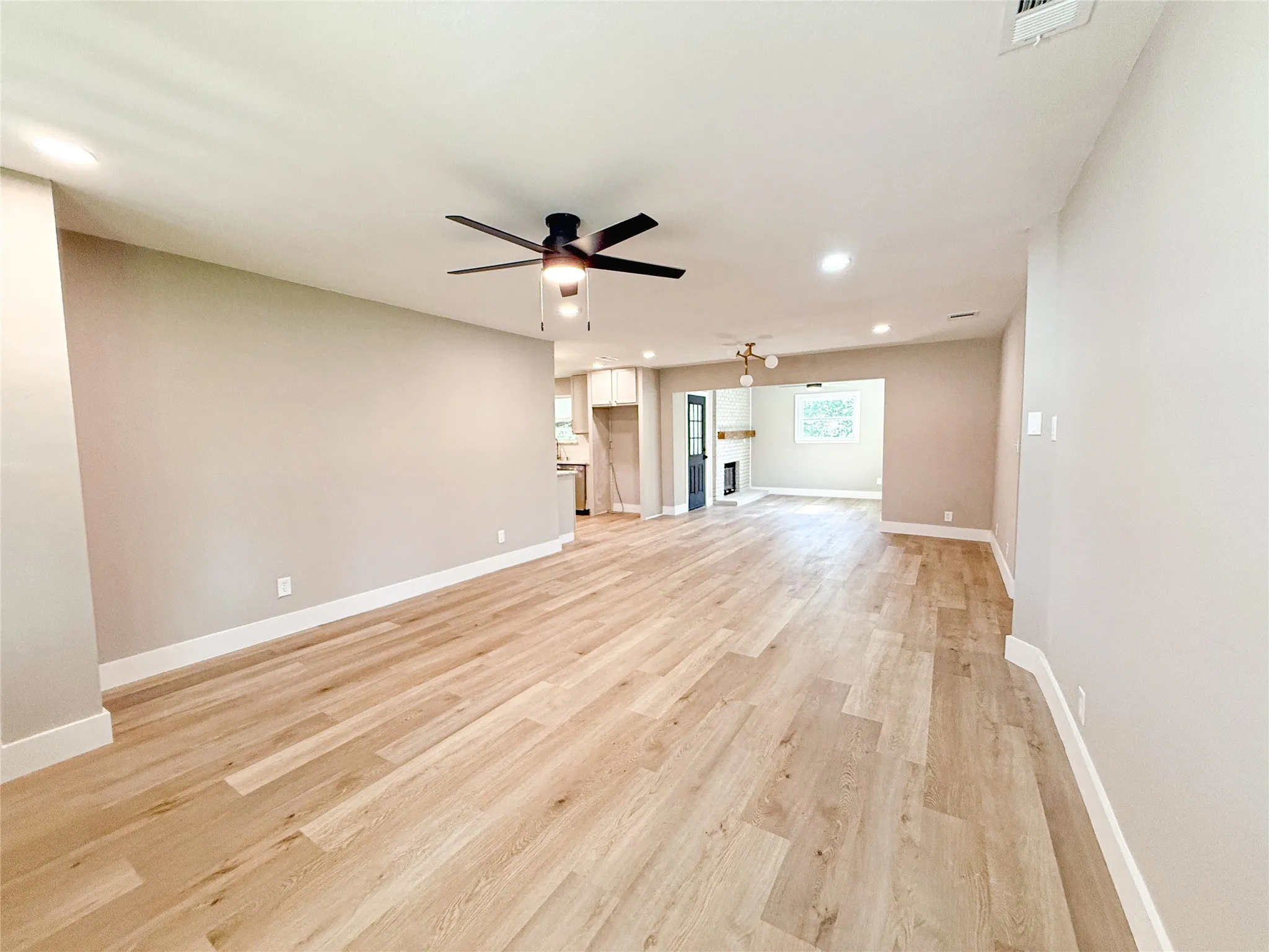 Single Family Residence For Sale in Dallas County , 3061 Old North Road, Farmers Branch, Texas 75234, 3 Bedroom, 2 Bathroom, 1 Garage spaces, 1,400 Sqft, built in 1960, mls#21322741, Real Estate Agent in Farmers Branch, Homes For Sale in Dallas county, Homes For Sale in Farmers Branch, Realtor in Farmers Branch Texas, Real Estate Brokerage Independent Realty Texas, Luminita Cordes Realtor