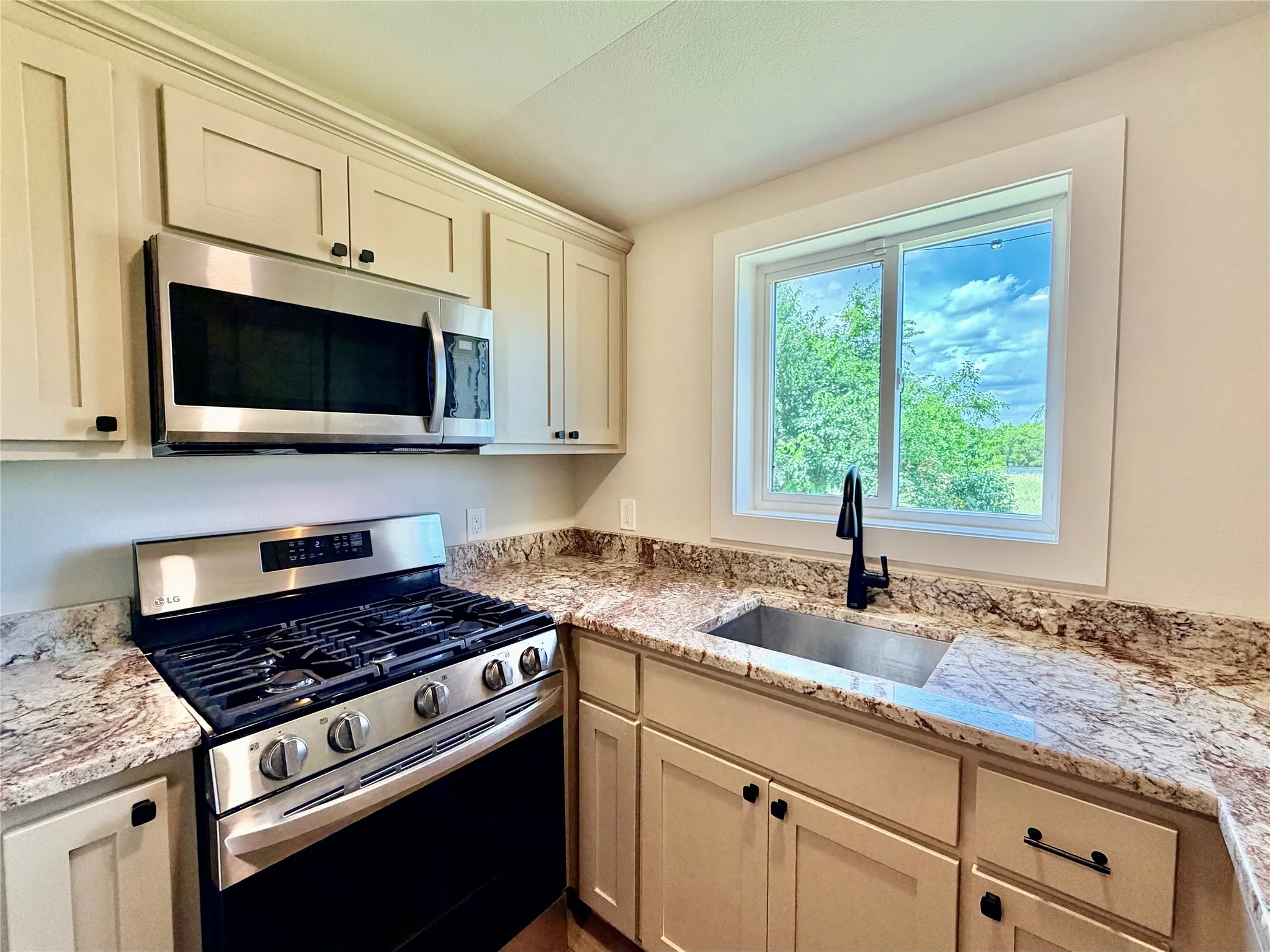 Complete with a high-performance gas range, over-the-range microwave, and a deep undermount sink, this kitchen makes cooking an absolute joy.