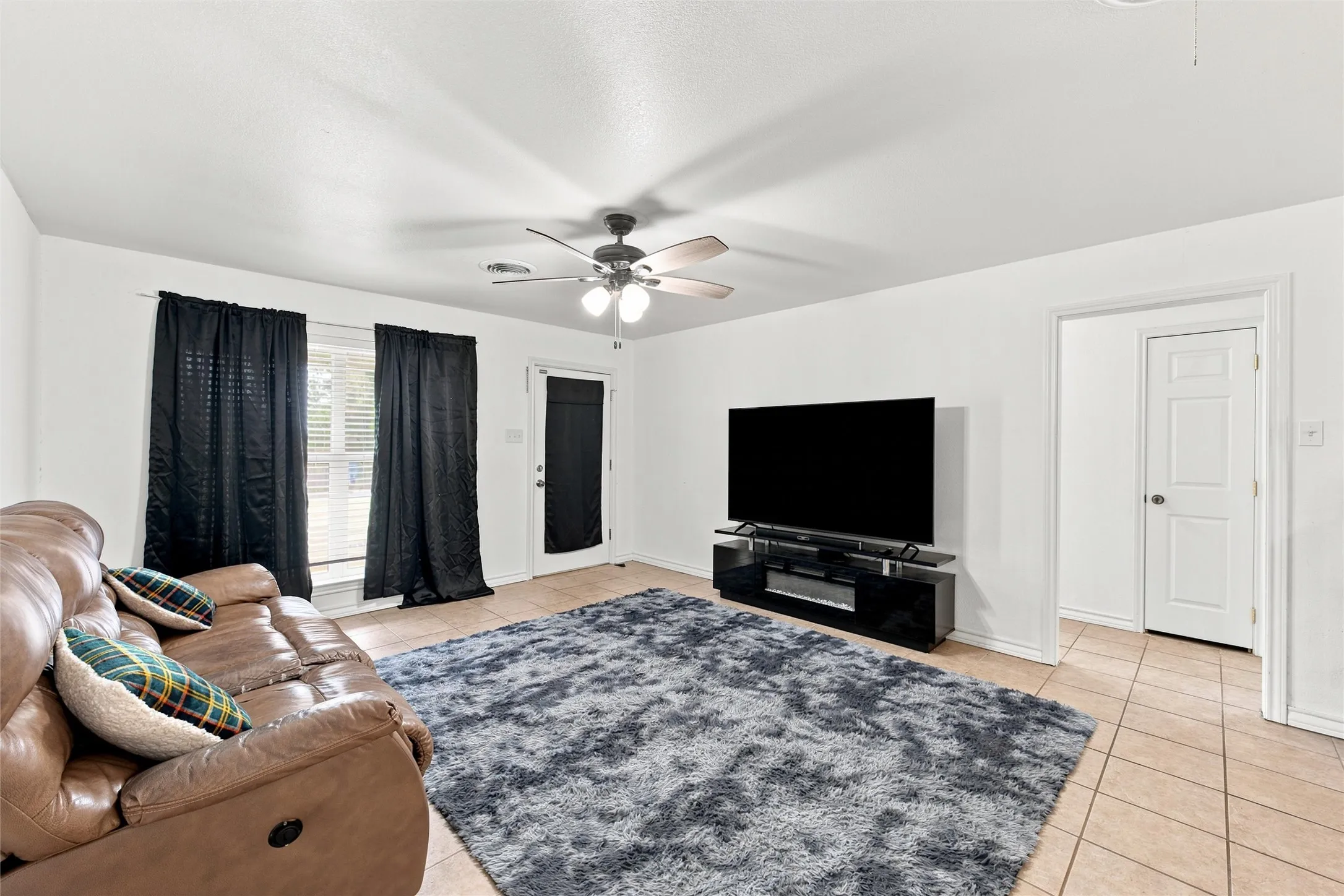 Single Family Residence For Sale in Mc Lennan County , 1203 N Reagan Street, West, Texas 76691, 3 Bedroom, 1 Bathroom, Garage spaces, 1,365 Sqft, built in 1971, Price $270,000, mls#21323704, Real Estate Agent in West, Homes For Sale in Mc Lennan county, Homes For Sale in West, Realtor in West Texas, Real Estate Brokerage Independent Realty Texas, Luminita Cordes Realtor