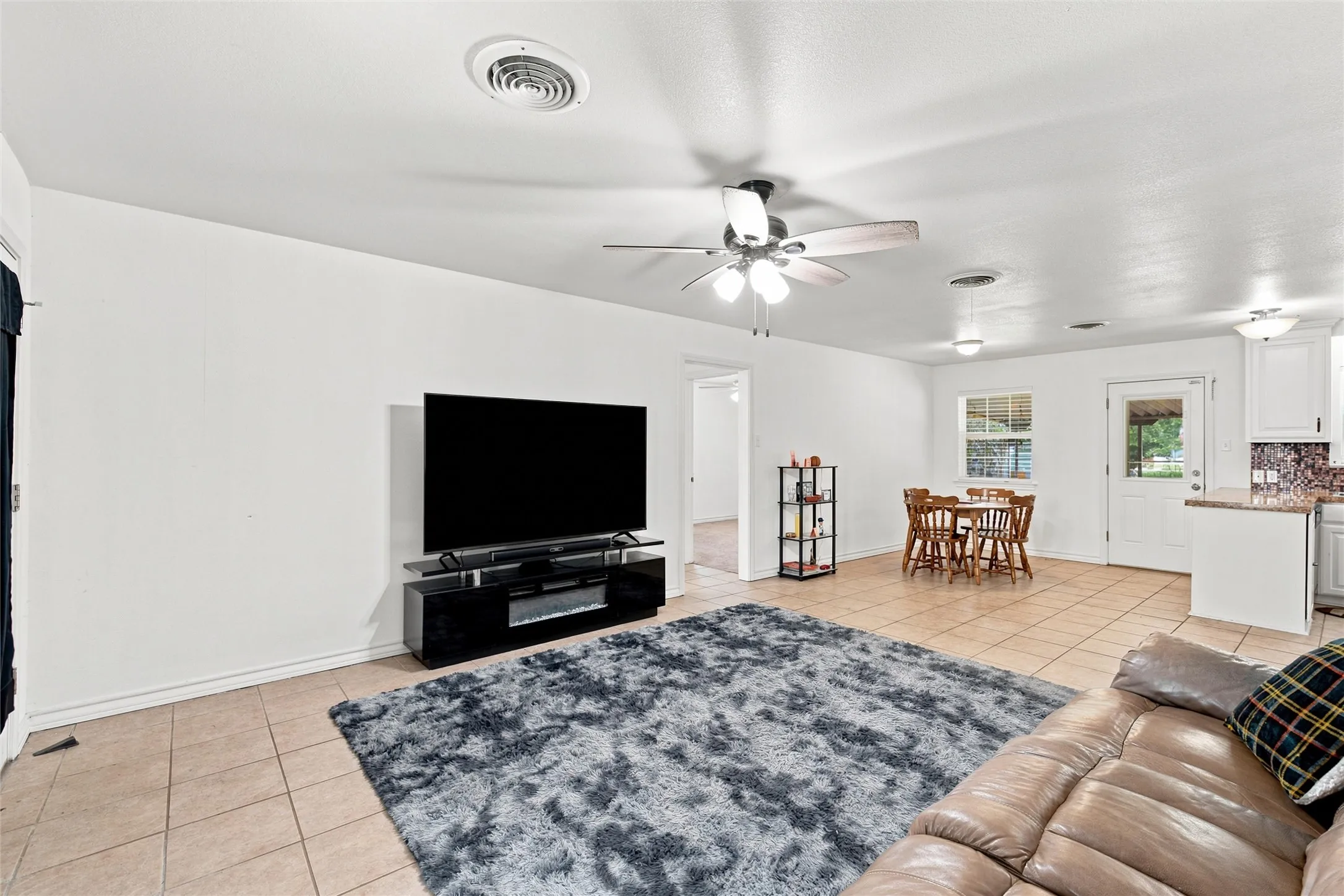 Single Family Residence For Sale in Mc Lennan County , 1203 N Reagan Street, West, Texas 76691, 3 Bedroom, 1 Bathroom, Garage spaces, 1,365 Sqft, built in 1971, Price $270,000, mls#21323704, Real Estate Agent in West, Homes For Sale in Mc Lennan county, Homes For Sale in West, Realtor in West Texas, Real Estate Brokerage Independent Realty Texas, Luminita Cordes Realtor