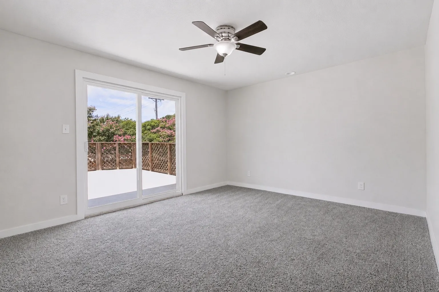 Single Family Residence For Sale in Denton County , 1302 Westwood Drive, Lewisville, Texas 75067, 4 Bedroom, 3 Bathroom, 2 Garage spaces, 2,078 Sqft, built in 1980, mls#21323534, Real Estate Agent in Lewisville, Homes For Sale in Denton county, Homes For Sale in Lewisville, Realtor in Lewisville Texas, Real Estate Brokerage Independent Realty Texas, Luminita Cordes Realtor