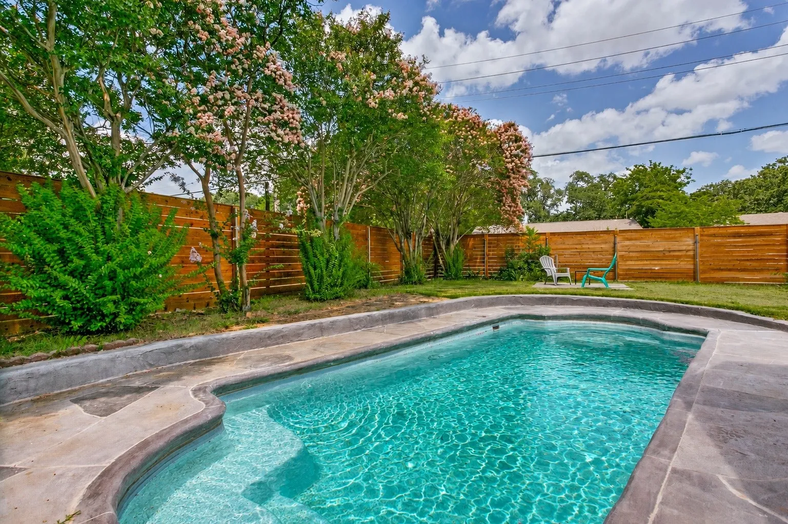 Single Family Residence For Sale in Denton County , 1302 Westwood Drive, Lewisville, Texas 75067, 4 Bedroom, 3 Bathroom, 2 Garage spaces, 2,078 Sqft, built in 1980, mls#21323534, Real Estate Agent in Lewisville, Homes For Sale in Denton county, Homes For Sale in Lewisville, Realtor in Lewisville Texas, Real Estate Brokerage Independent Realty Texas, Luminita Cordes Realtor
