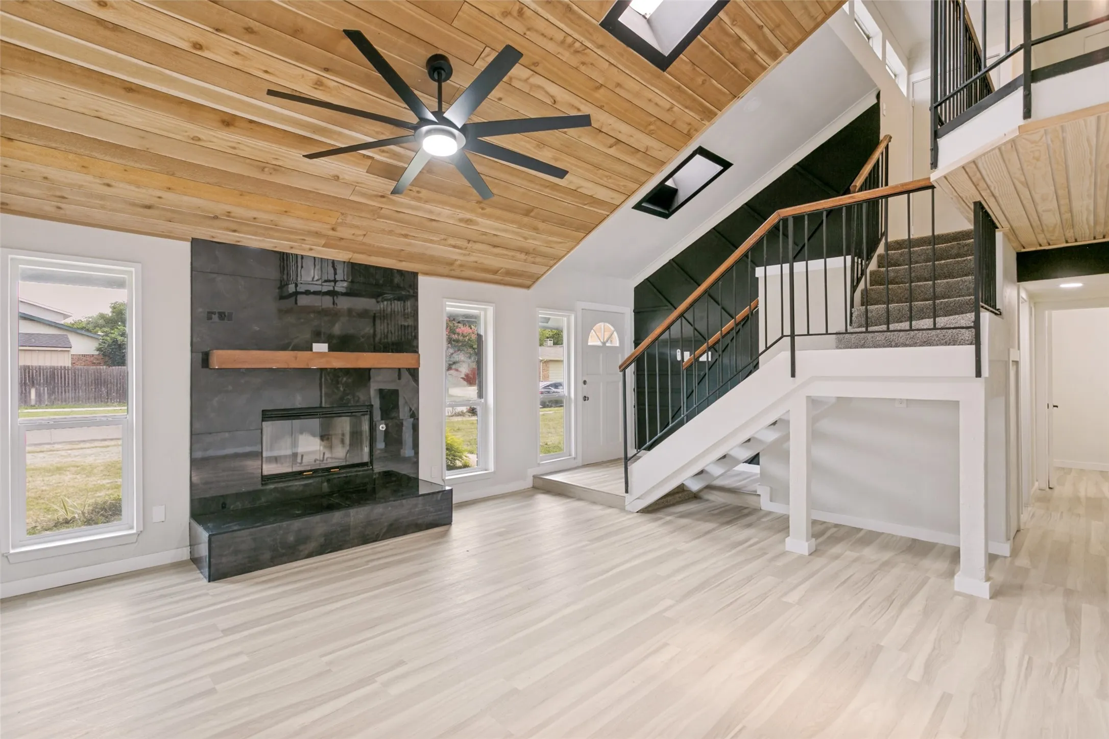 Single Family Residence For Sale in Denton County , 1302 Westwood Drive, Lewisville, Texas 75067, 4 Bedroom, 3 Bathroom, 2 Garage spaces, 2,078 Sqft, built in 1980, mls#21323534, Real Estate Agent in Lewisville, Homes For Sale in Denton county, Homes For Sale in Lewisville, Realtor in Lewisville Texas, Real Estate Brokerage Independent Realty Texas, Luminita Cordes Realtor