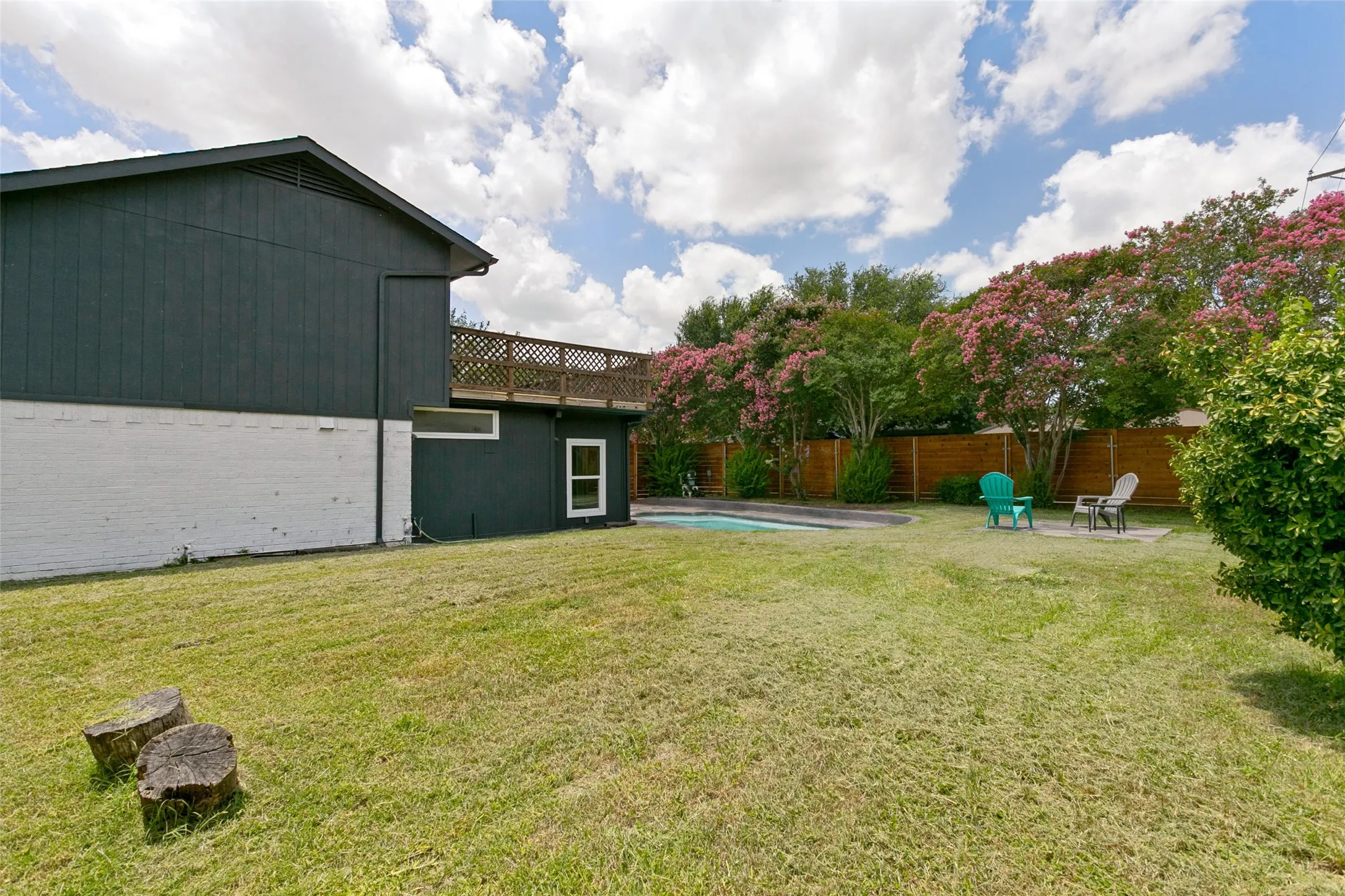 Single Family Residence For Sale in Denton County , 1302 Westwood Drive, Lewisville, Texas 75067, 4 Bedroom, 3 Bathroom, 2 Garage spaces, 2,078 Sqft, built in 1980, mls#21323534, Real Estate Agent in Lewisville, Homes For Sale in Denton county, Homes For Sale in Lewisville, Realtor in Lewisville Texas, Real Estate Brokerage Independent Realty Texas, Luminita Cordes Realtor
