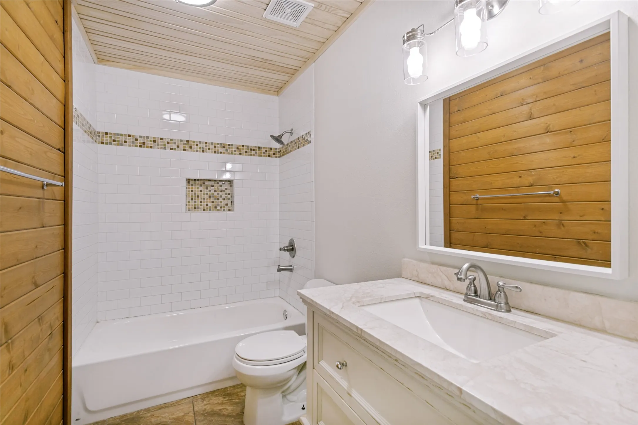 Single Family Residence For Sale in Denton County , 1302 Westwood Drive, Lewisville, Texas 75067, 4 Bedroom, 3 Bathroom, 2 Garage spaces, 2,078 Sqft, built in 1980, mls#21323534, Real Estate Agent in Lewisville, Homes For Sale in Denton county, Homes For Sale in Lewisville, Realtor in Lewisville Texas, Real Estate Brokerage Independent Realty Texas, Luminita Cordes Realtor