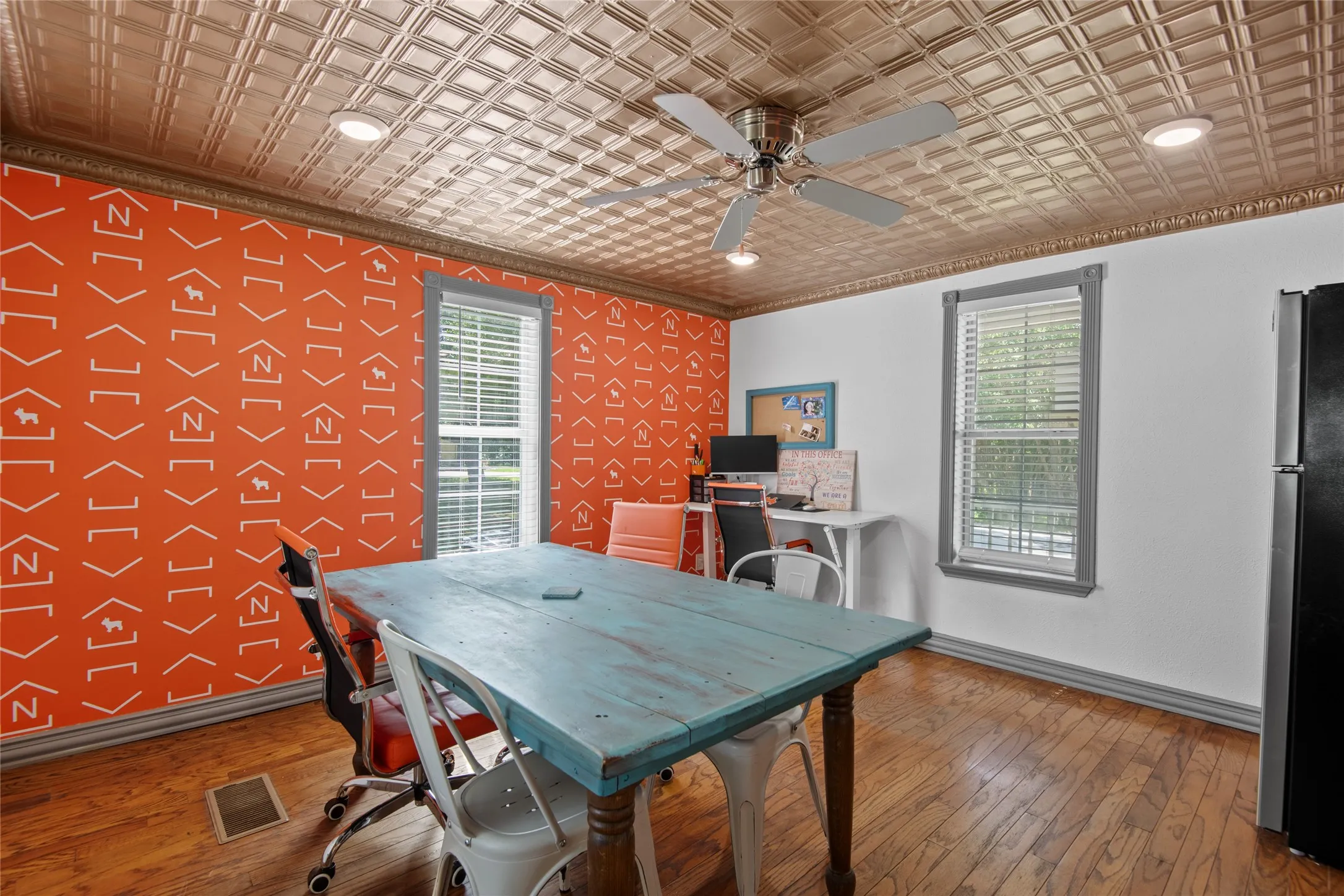 Downstairs room with lockable outdoor separate entrance.