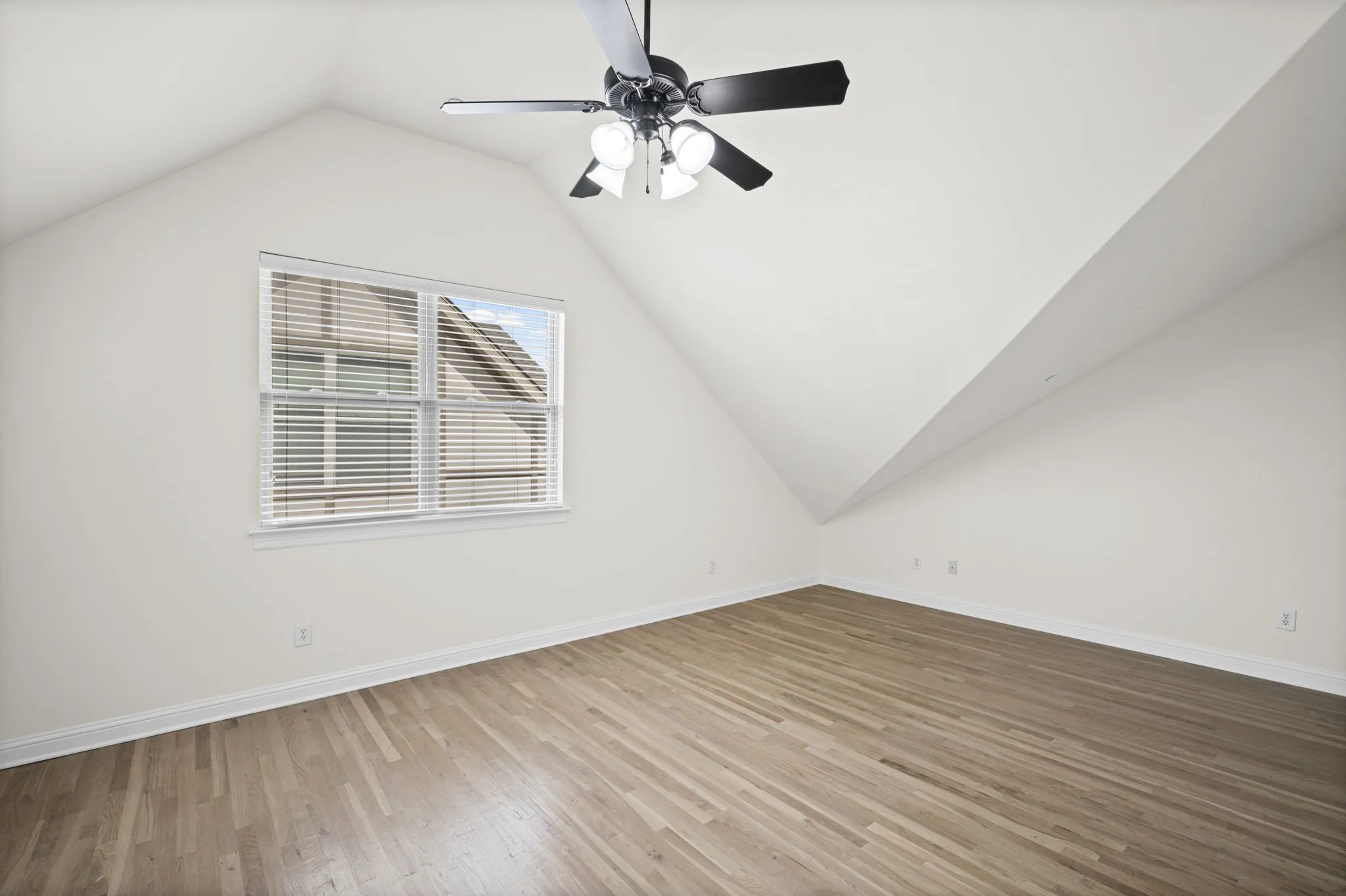 Townhouse For Rent in Dallas County , 4144 Grassmere Lane 4, University Park, Texas 75205, 4 Bedroom, 4 Bathroom, 2 Garage spaces, 2,350 Sqft, built in 2007, mls#21323738, Real Estate Agent in University Park, Homes For Rent in Dallas county, Homes For Rent in University Park, Realtor in University Park Texas, Real Estate Brokerage Independent Realty Texas, Luminita Cordes Realtor