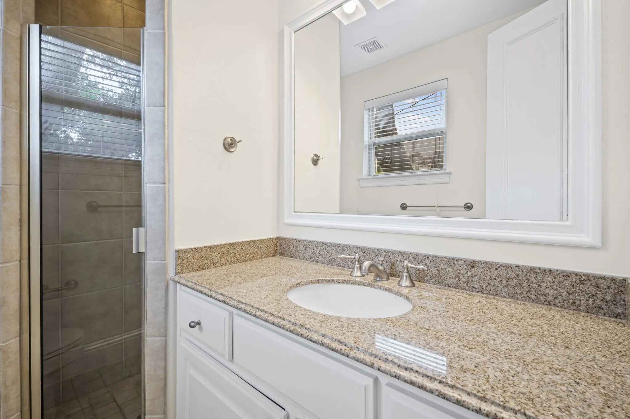 Townhouse For Rent in Dallas County , 4144 Grassmere Lane 4, University Park, Texas 75205, 4 Bedroom, 4 Bathroom, 2 Garage spaces, 2,350 Sqft, built in 2007, mls#21323738, Real Estate Agent in University Park, Homes For Rent in Dallas county, Homes For Rent in University Park, Realtor in University Park Texas, Real Estate Brokerage Independent Realty Texas, Luminita Cordes Realtor