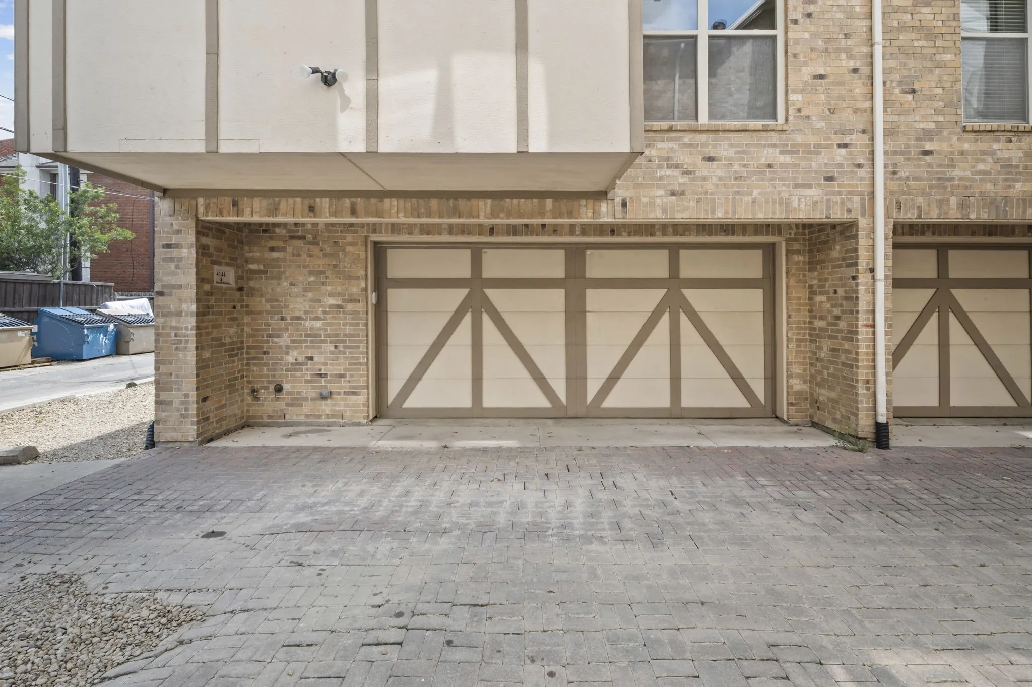 Townhouse For Rent in Dallas County , 4144 Grassmere Lane 4, University Park, Texas 75205, 4 Bedroom, 4 Bathroom, 2 Garage spaces, 2,350 Sqft, built in 2007, mls#21323738, Real Estate Agent in University Park, Homes For Rent in Dallas county, Homes For Rent in University Park, Realtor in University Park Texas, Real Estate Brokerage Independent Realty Texas, Luminita Cordes Realtor