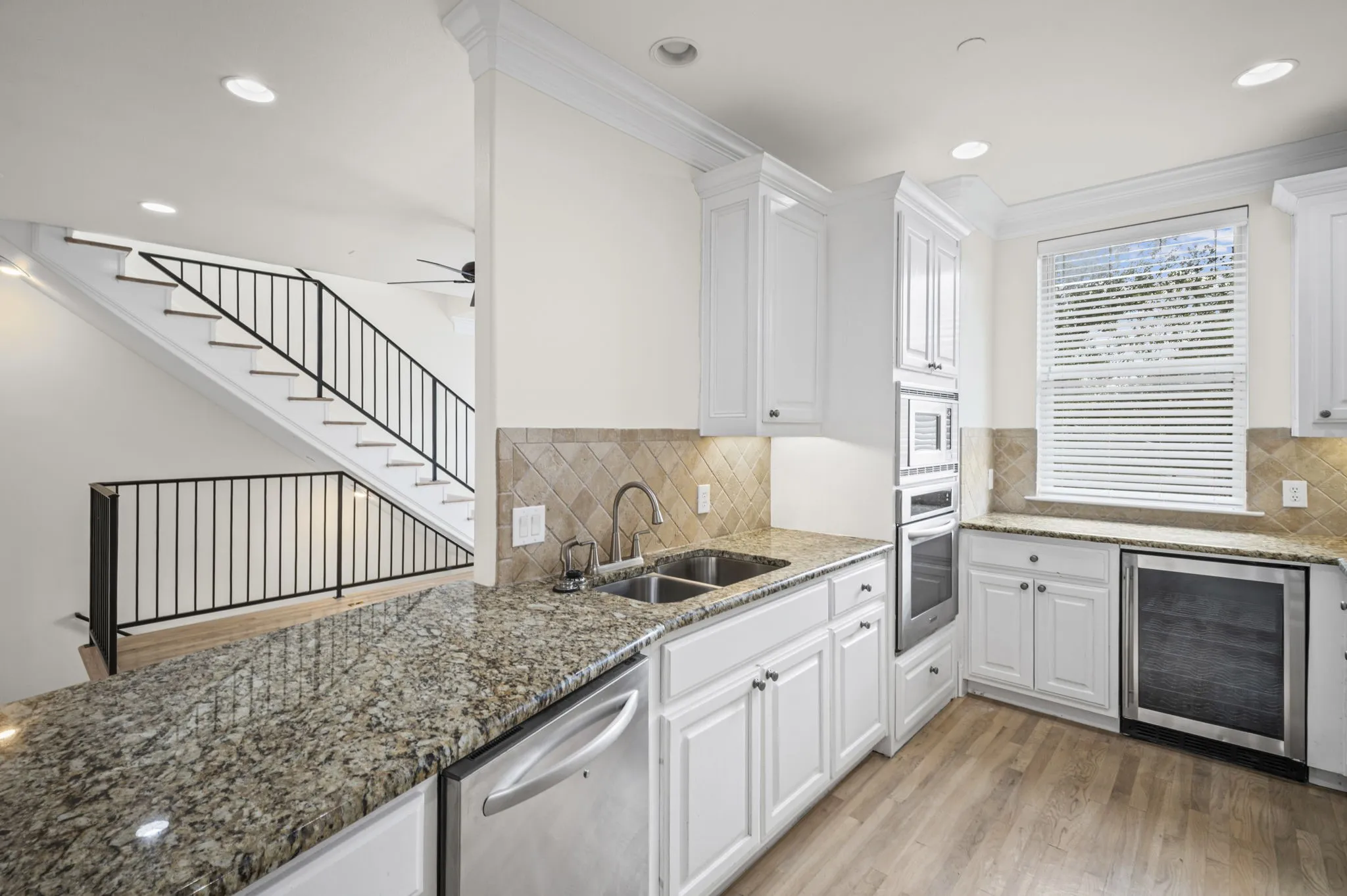 Townhouse For Rent in Dallas County , 4144 Grassmere Lane 4, University Park, Texas 75205, 4 Bedroom, 4 Bathroom, 2 Garage spaces, 2,350 Sqft, built in 2007, mls#21323738, Real Estate Agent in University Park, Homes For Rent in Dallas county, Homes For Rent in University Park, Realtor in University Park Texas, Real Estate Brokerage Independent Realty Texas, Luminita Cordes Realtor
