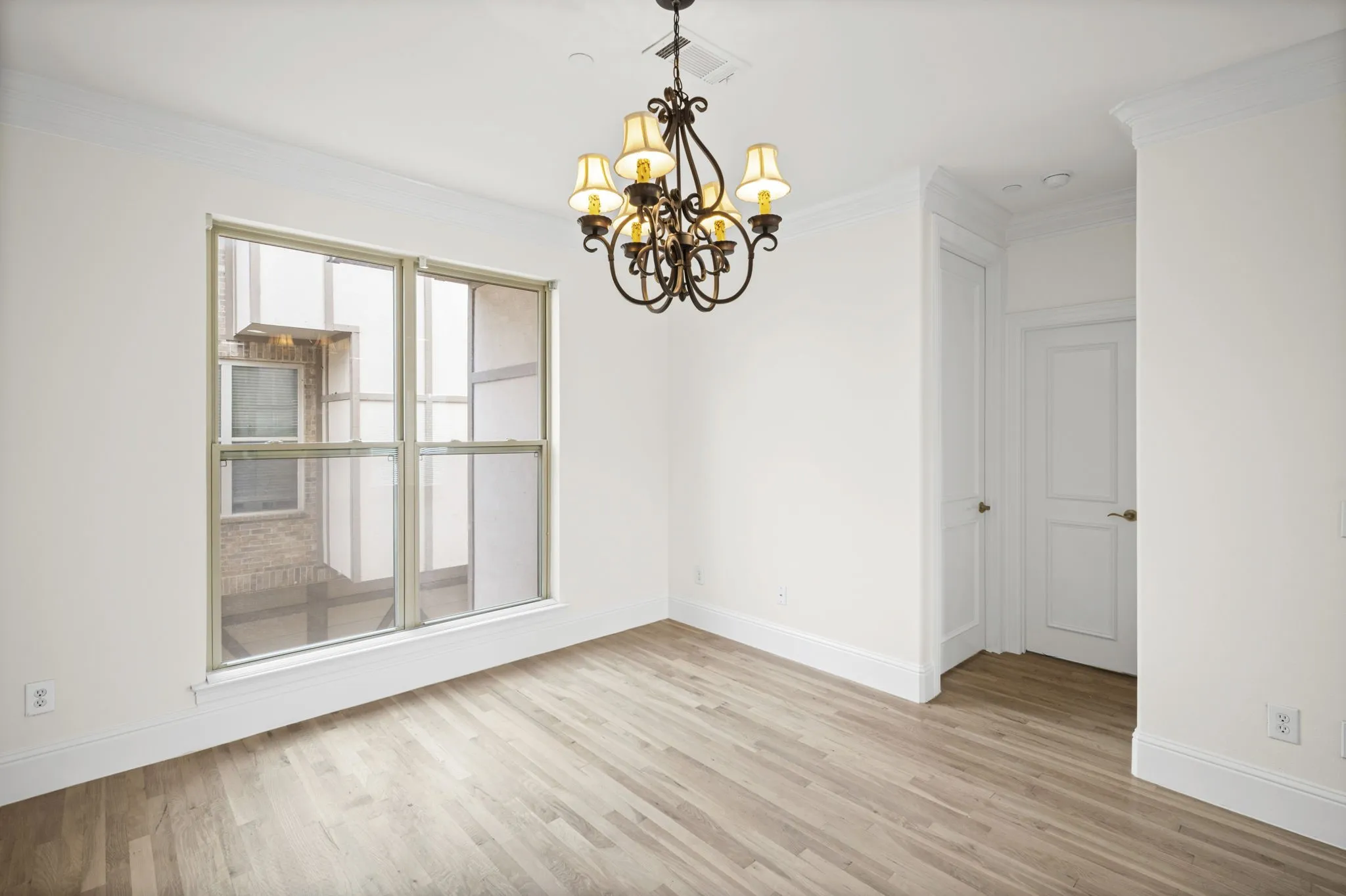 Townhouse For Rent in Dallas County , 4144 Grassmere Lane 4, University Park, Texas 75205, 4 Bedroom, 4 Bathroom, 2 Garage spaces, 2,350 Sqft, built in 2007, mls#21323738, Real Estate Agent in University Park, Homes For Rent in Dallas county, Homes For Rent in University Park, Realtor in University Park Texas, Real Estate Brokerage Independent Realty Texas, Luminita Cordes Realtor
