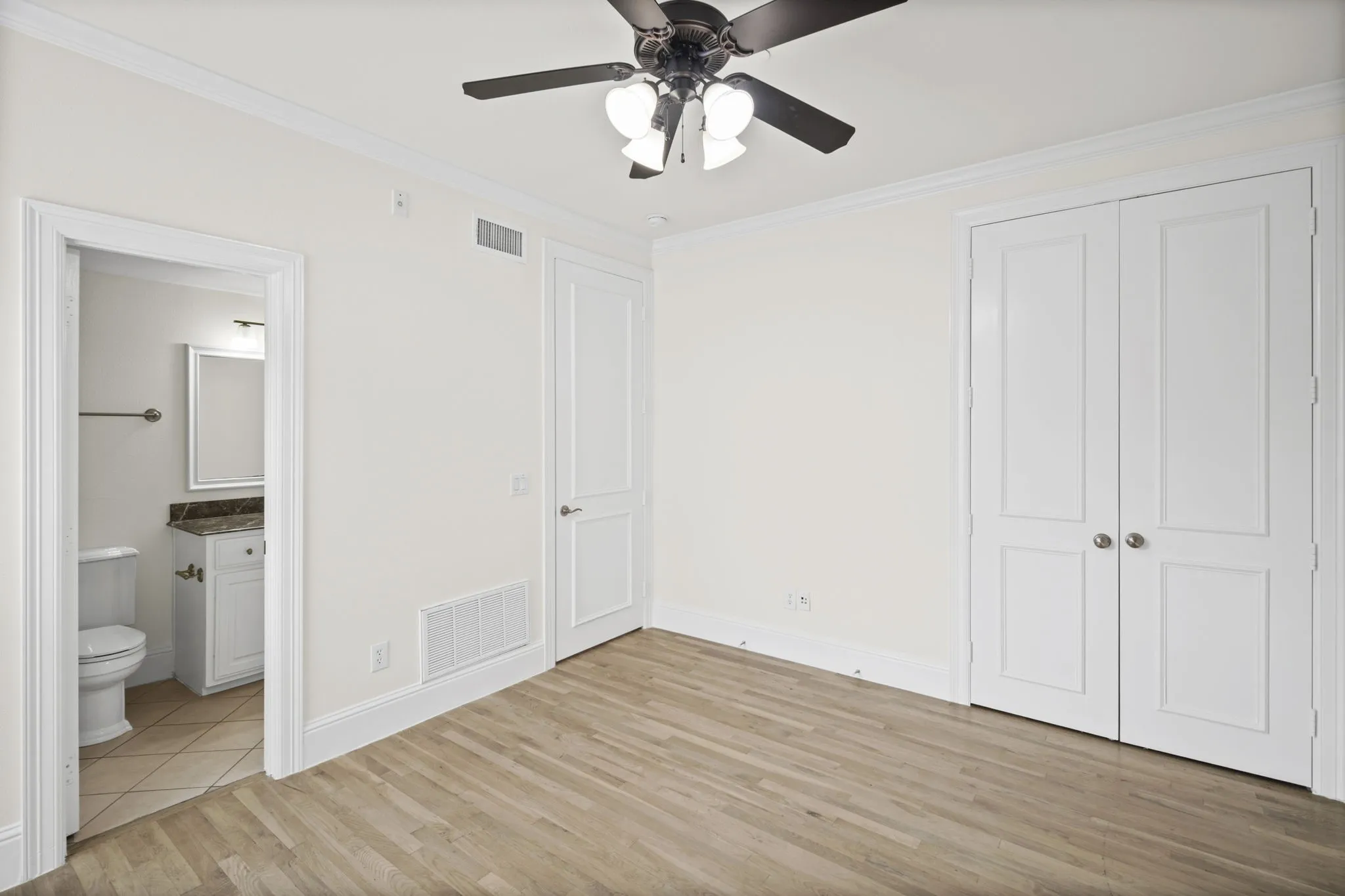 Townhouse For Rent in Dallas County , 4144 Grassmere Lane 4, University Park, Texas 75205, 4 Bedroom, 4 Bathroom, 2 Garage spaces, 2,350 Sqft, built in 2007, mls#21323738, Real Estate Agent in University Park, Homes For Rent in Dallas county, Homes For Rent in University Park, Realtor in University Park Texas, Real Estate Brokerage Independent Realty Texas, Luminita Cordes Realtor